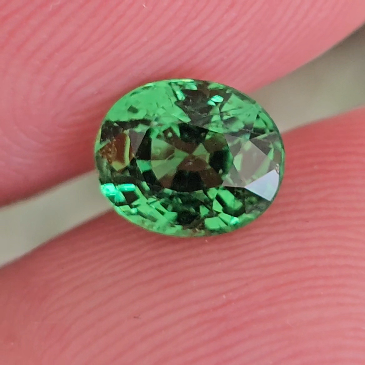 พลอย ซาโวไรท์ Tsavorite Garnet 1.16 กะรัต (Cts.) ดิบ Unheated พร้อมใบเซอร์ อัญมณีมงคลประจําวันเกิด เครื่องประดับพลอย