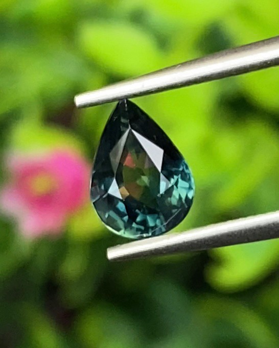 พลอย แซฟไฟร์ 3 สี Tricolor Sapphire 1.33 กะรัต (Cts.) ดิบ Unheated พลอยแท้ อัญมณีมงคลประจําวันเกิด เครื่องประดับพลอย