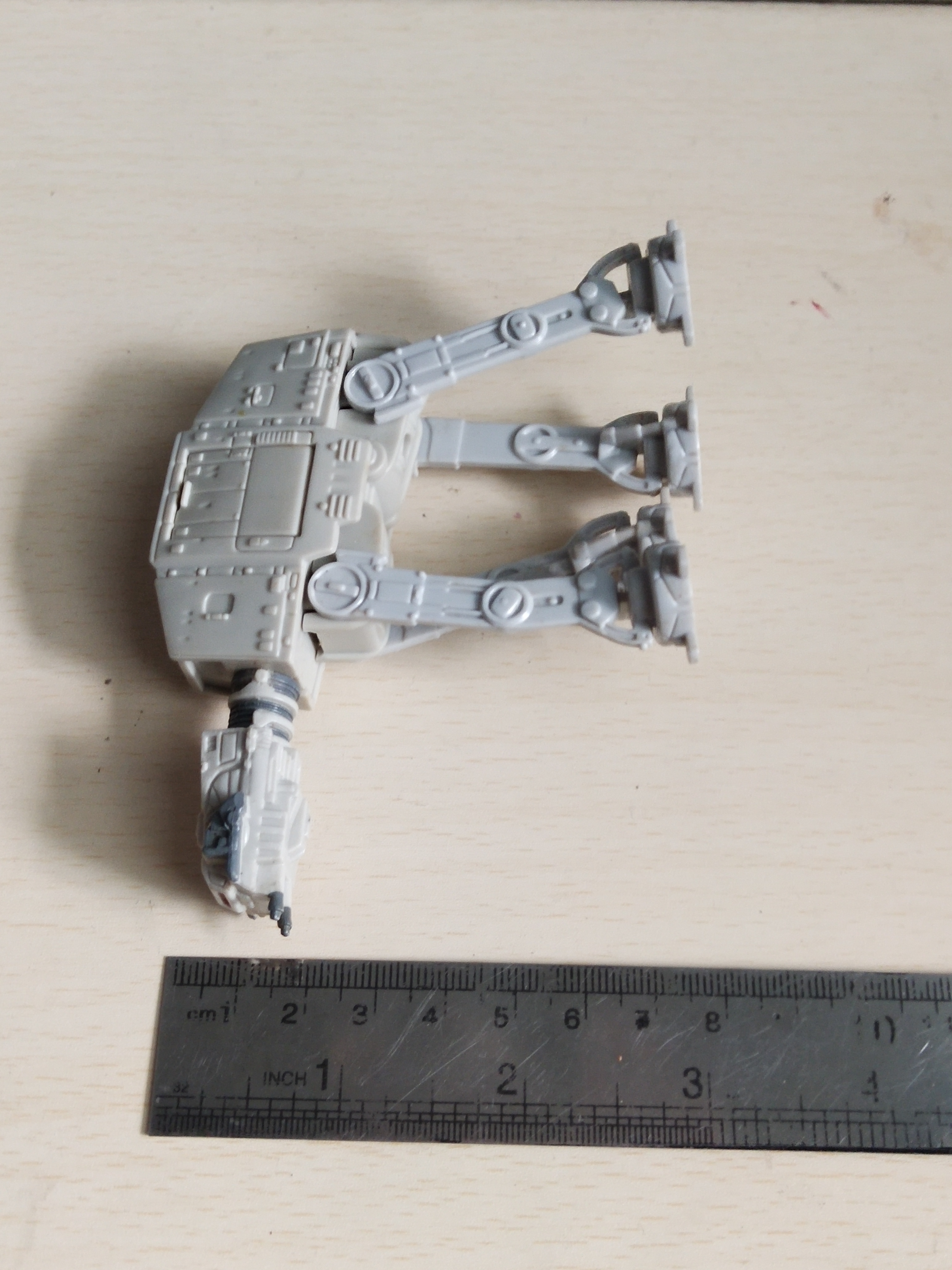 มีหลายภาพ, ของสะสมจาก KFC หุ่น at at Walker จาก Star Wars