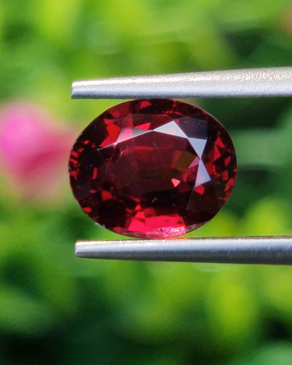 พลอย โรโดไลต์ กาเน็ท Rhodolite Garnet 2.66 กะรัต Cts.พลอยแท้ อัญมณีมงคลประจําวันเกิด เครื่องประดับพลอย