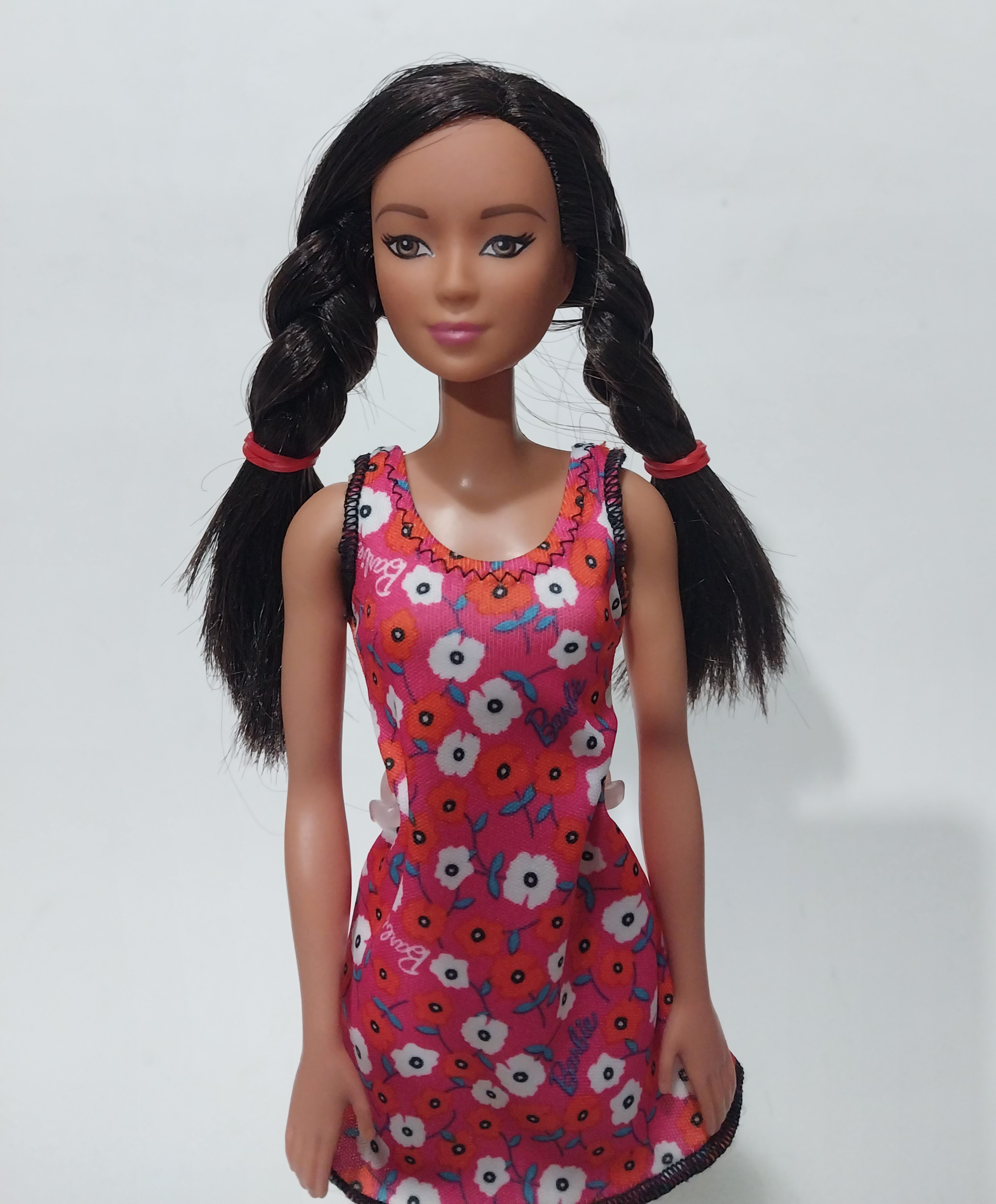 มีหลายภาพ, ตุ๊กตาบาร์บี้หน้าหมวย พร้อมชุดของแท้บาร์บี้ ผิวเข้มของแท้ mattel 2015 ขนาด 11.5 นิ้ว