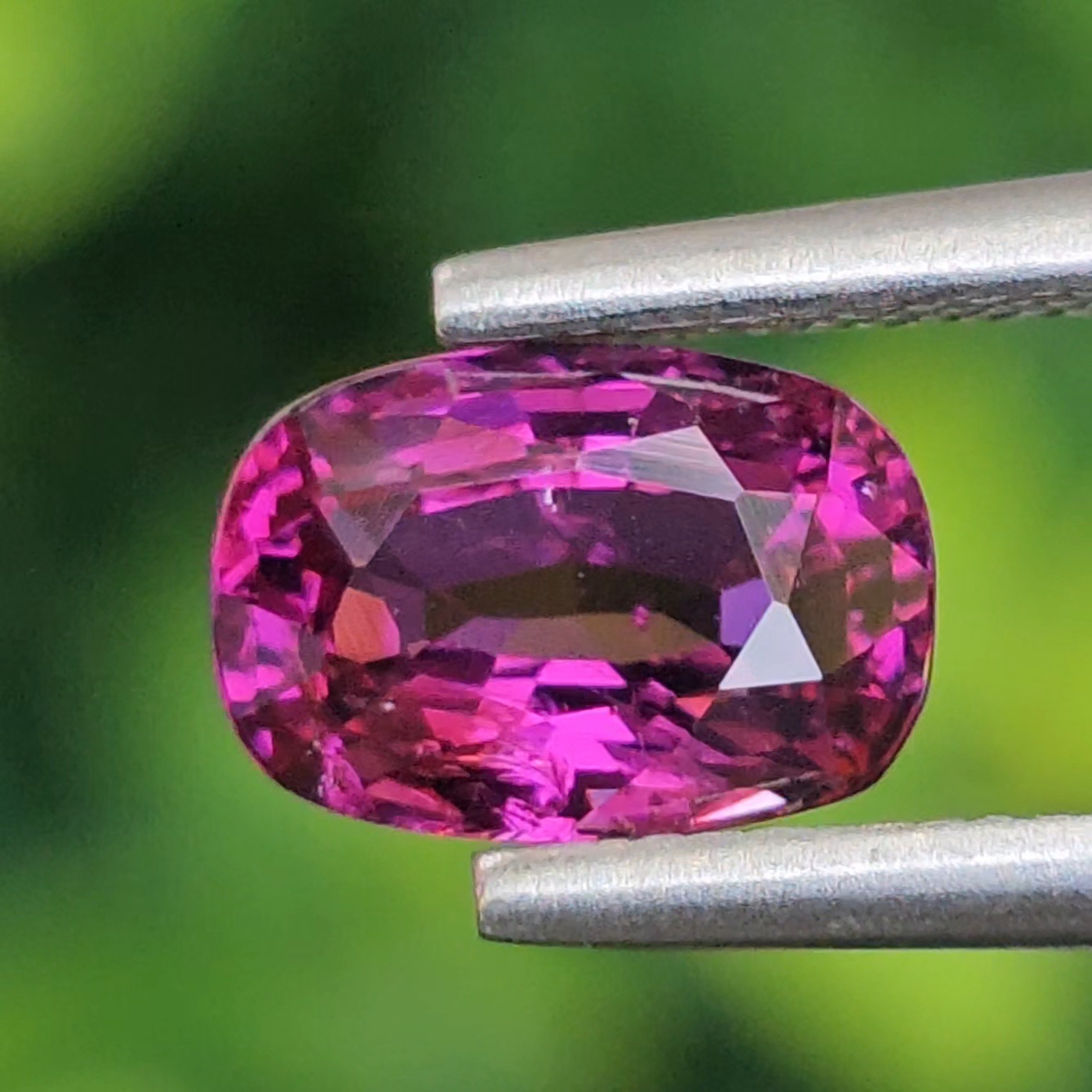 พลอย อุมบาไลต์ การ์เน็ต Umbalite Garnet 1.43 กะรัต (Cts.) ดิบ Unheated ลอยแท้ อัญมณีมงคลประจําวันเกิด เครื่องประดับพลอย