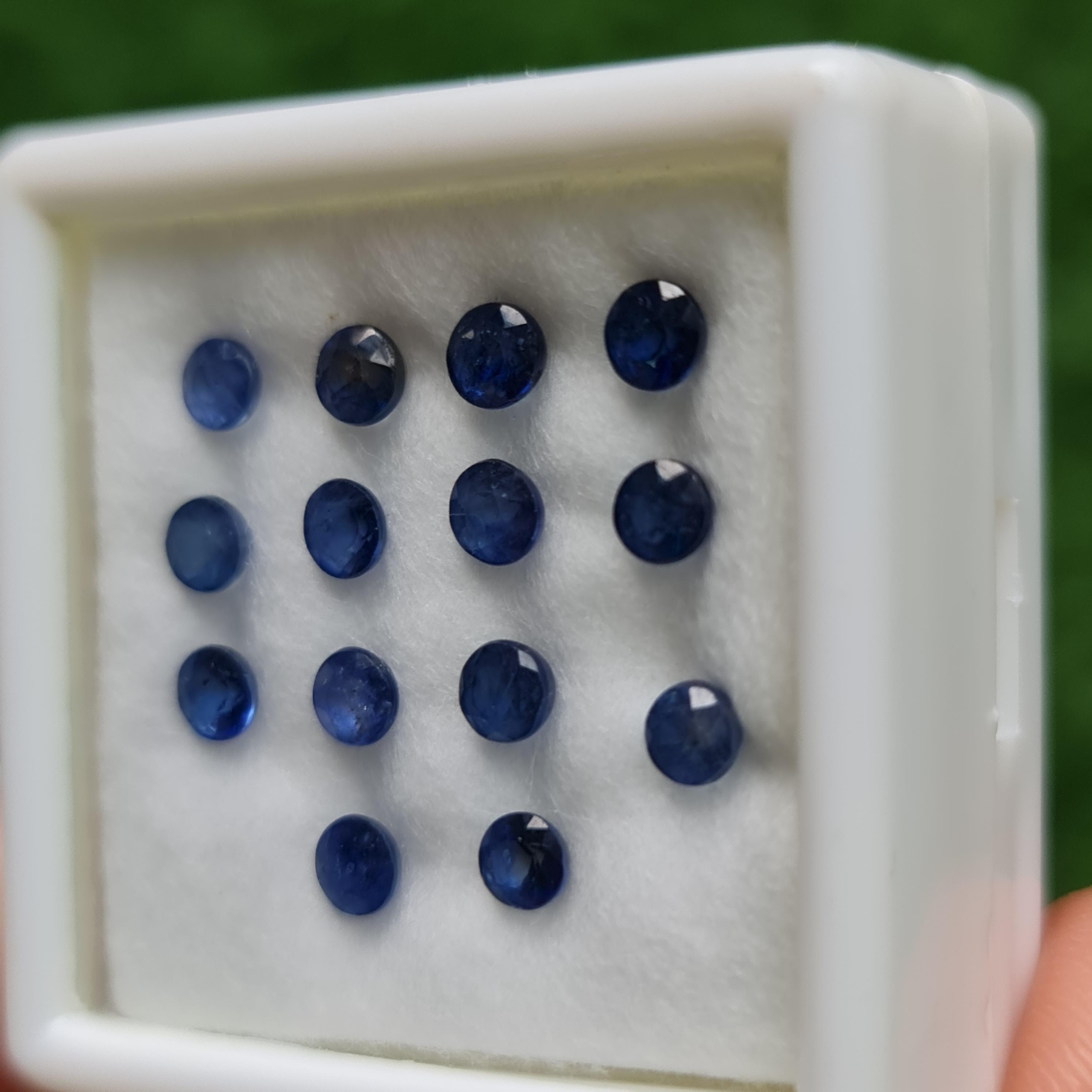 พลอย ไพลิน blue sapphire 4.52 กะรัต (Cts.) 14 เม็ด (pcs.) พลอยแท้ อัญมณีมงคลประจําวันเกิด เครื่องประดับพลอย