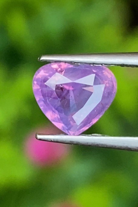 พลอย เพอเพิล แซฟไฟร์ สีม่วง Purple Sapphire ดิบ (Unheated) 1.08 กะรัต (Cts.) พลอยแท้ อัญมณีมงคลประจําวันเกิด เครื่องประดับพลอย