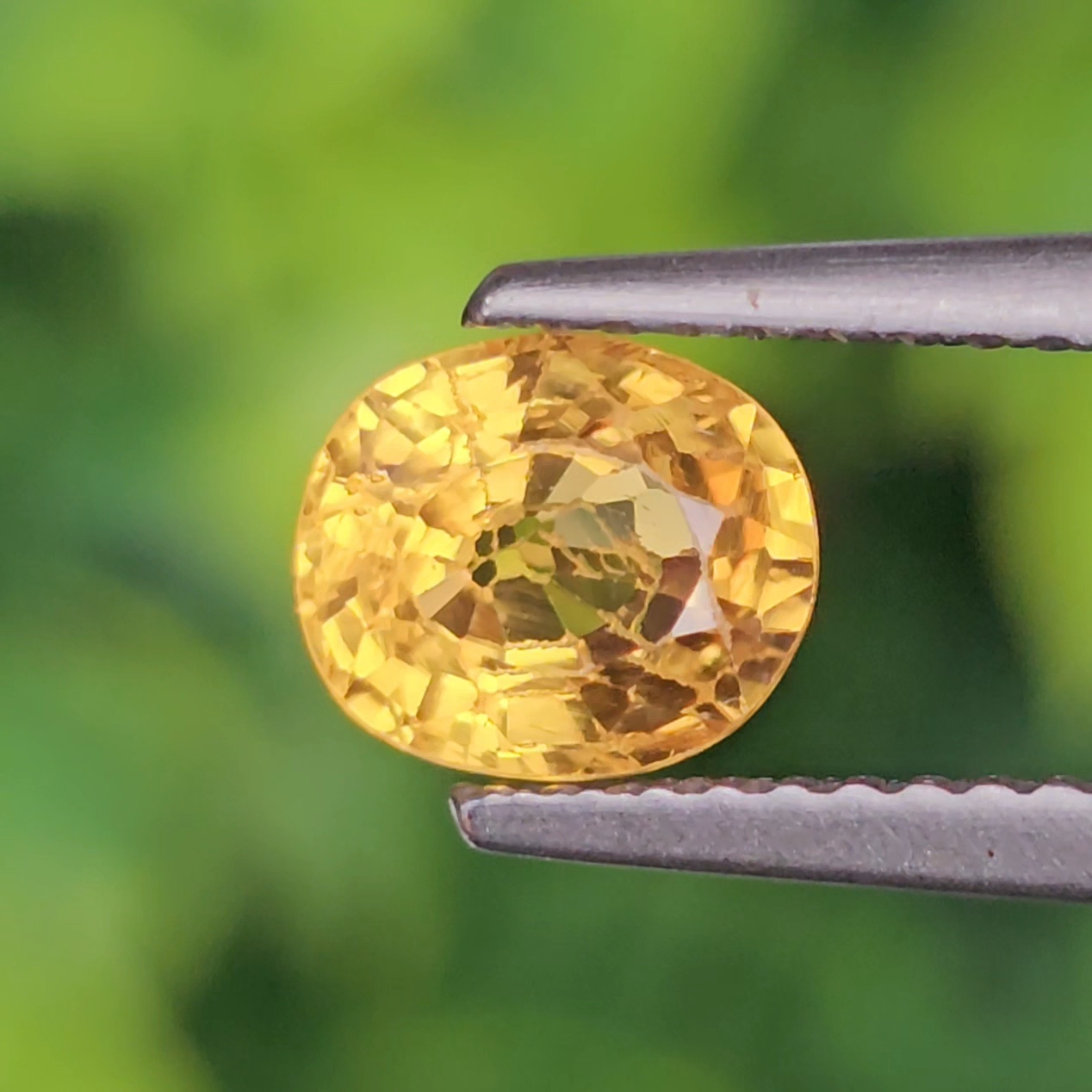 พลอย บุษราคัม yellow sapphire 1.33 กะรัต (Cts.) พลอยแท้ อัญมณีมงคลประจําวันเกิด เครื่องประดับพลอย