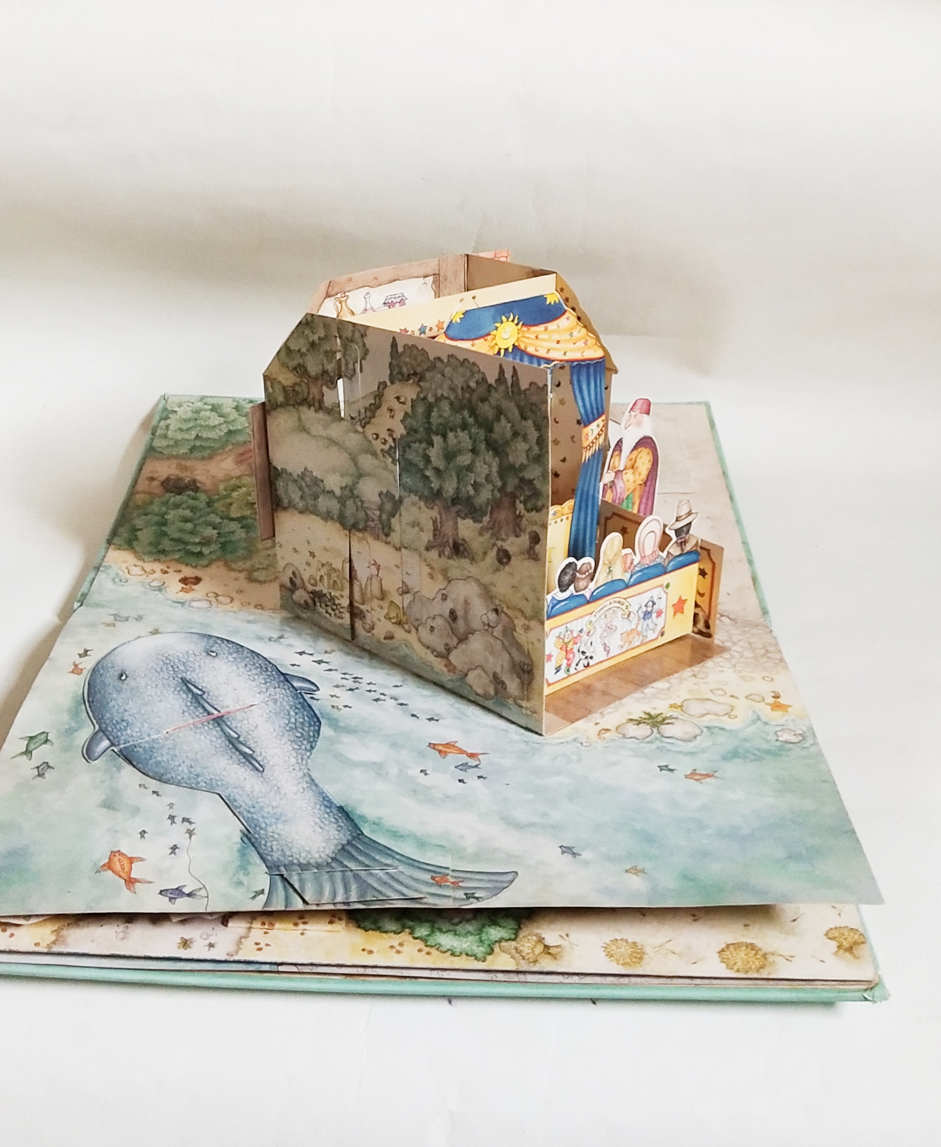 หนังสือนิทานดิสนีย์เก่า ป๊อปอัพ ไม่มีตัวอักษร **มีตำหนิตามภาพ Pop up book with Four Miniture Story Book : Beauty and the Beast and othrer Fantastic Fairy Tales