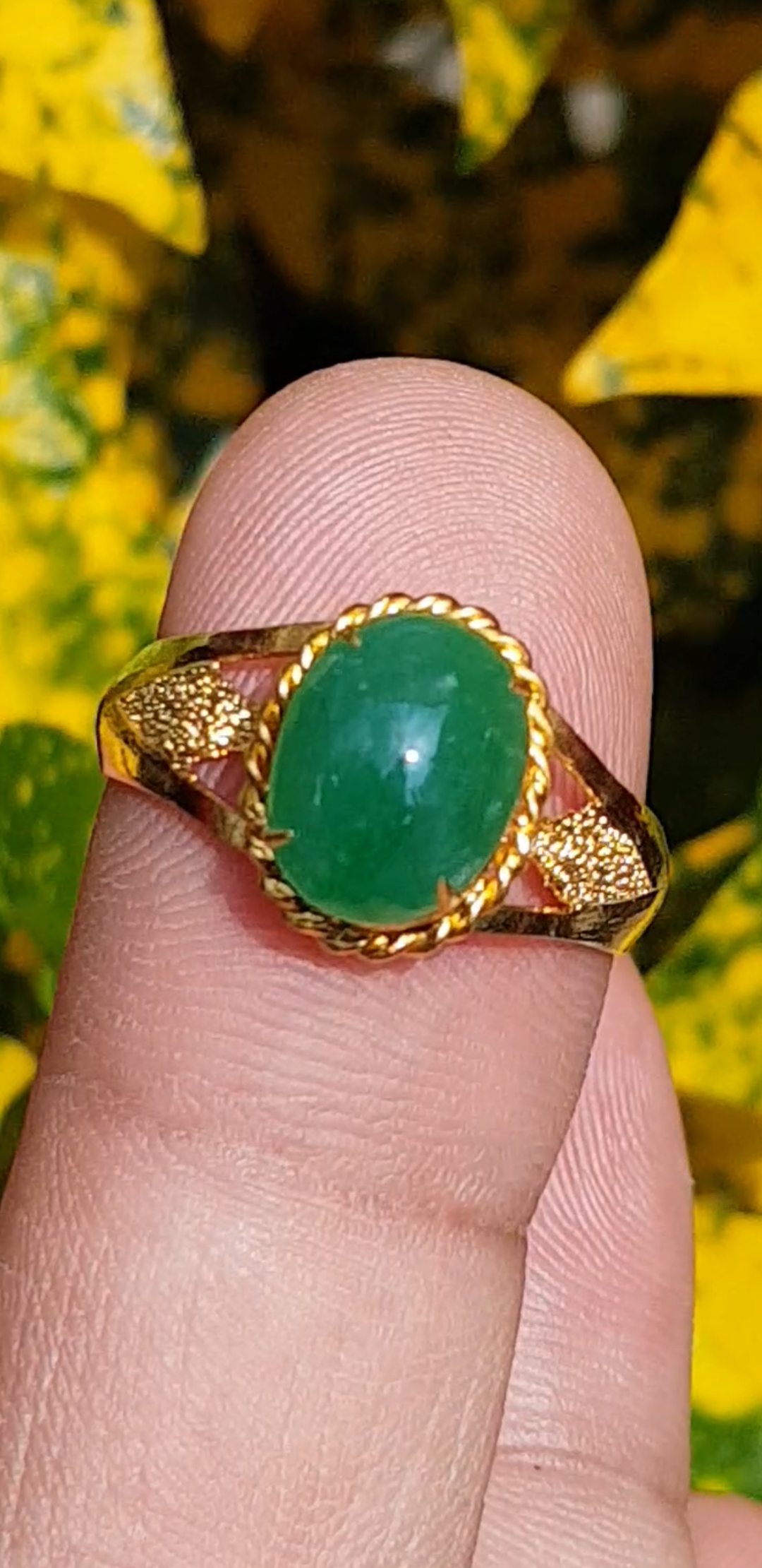 หยก พม่า แท้ Jade แหวนหยก 翡翠戒指 (Jadeite ring) 1.47 กะรัต (Cts.) Size 56 ดิบ ไม่ผ่านการปรับปรุง (Type A) พม่า (Myanmar)