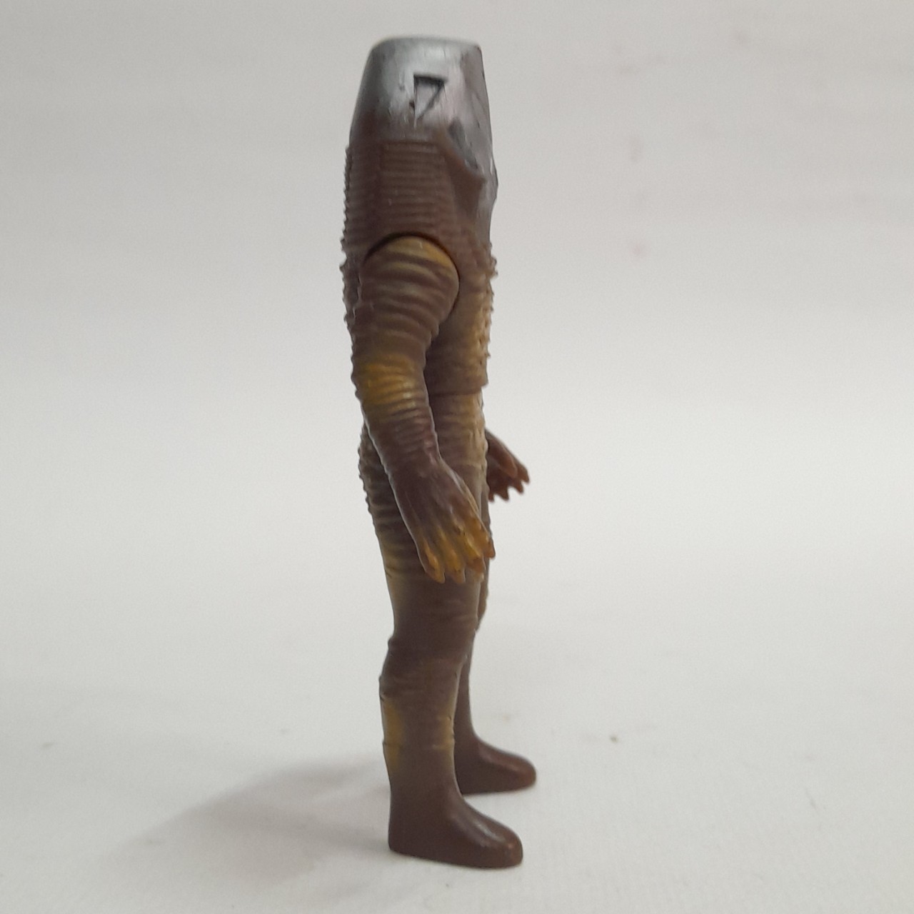 มีหลายภาพ,ซอฟ 3.5-4นิ้ว สัตว์ประหลาดมนุษย์ดาว ซาราป จากอุลตร้าแมน มือสองสภาพดี มีรอยบ้าง