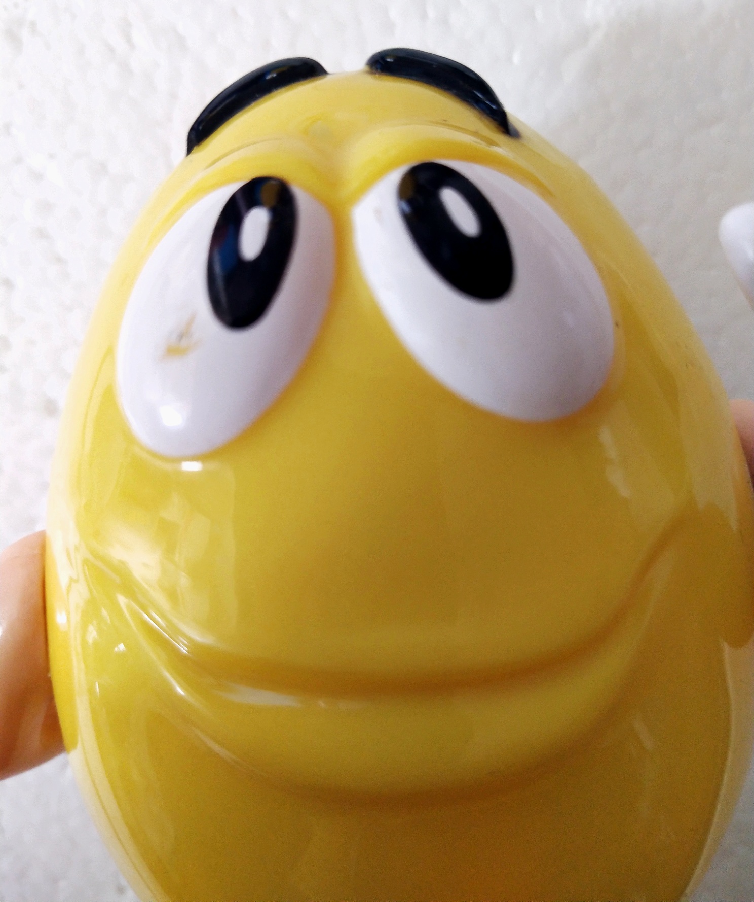 ของสะสม ตุ๊กตา M&M สีเหลือง**ตาขาวมีรอนถลอก ด้านหลังเปิดได้ ใช้เก็บห่อขนม สูง5นิ้ว กว้างจากแขนซ้ายถึงแขนขวา 3นิ้วสภาพใหม่