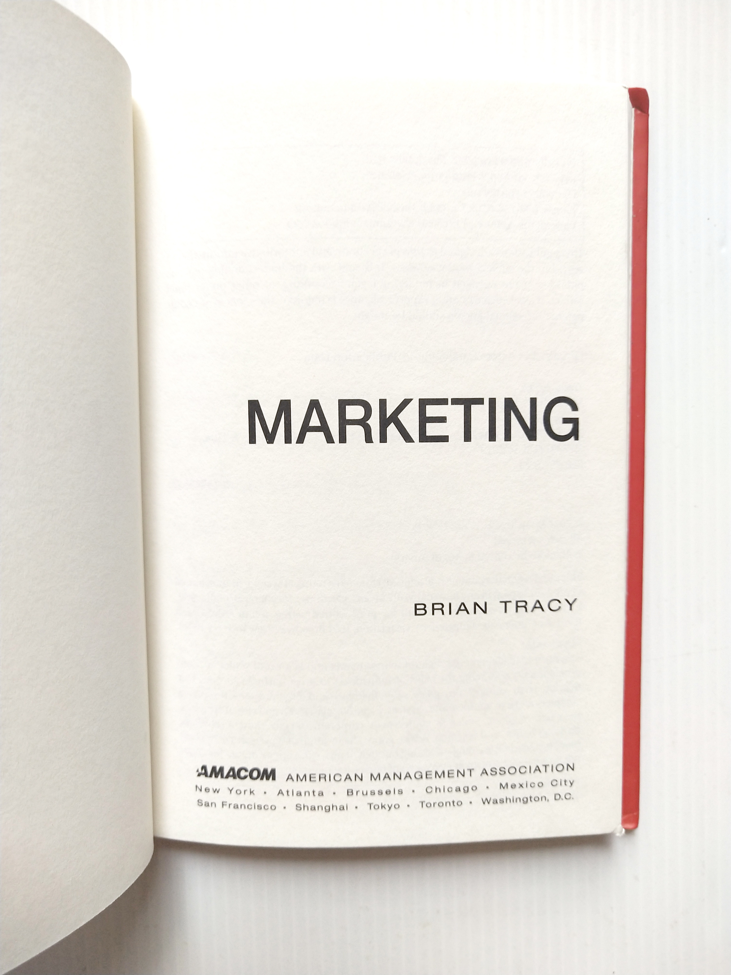 หนังสือการตลาด ฉบับภาษาอังกฤษ โดย Brian Tracy "Marketing" THE BRIAN TRACY SUCCESS LIBRARY,This publication is designed to provide accurate and authoritative information in regard to the subject matter covered. It is sold with the understanding t