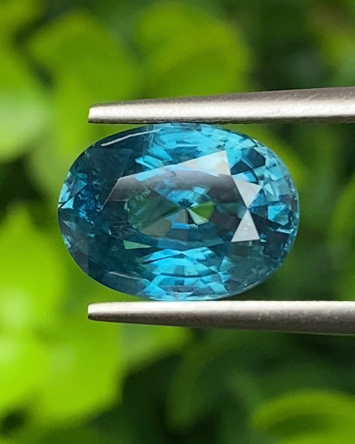 พลอย เพทาย (Zircon) 5.83 กะรัต (Cts.) พลอยแท้ อัญมณีมงคลประจําวันเกิด เครื่องประดับพลอย