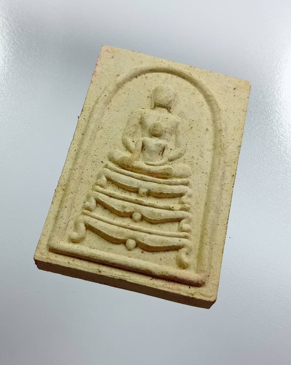 ก900 สมเด็จมงคลผงพระพุทธบาท หลังรูปเหมือนหลวงพ่อจำนงค์ วัดทุ่งตาอิน จ.จันทบุรี ปี2545