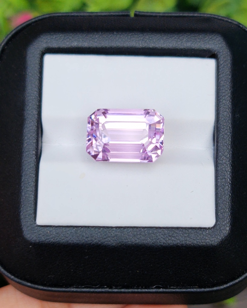 พลอย คุนไซท์ Kunzite 17.70 กะรัต (Cts.) พลอยแท้อัญมณีมงคล ประจําวันเกิด เครื่องประดับพลอย
