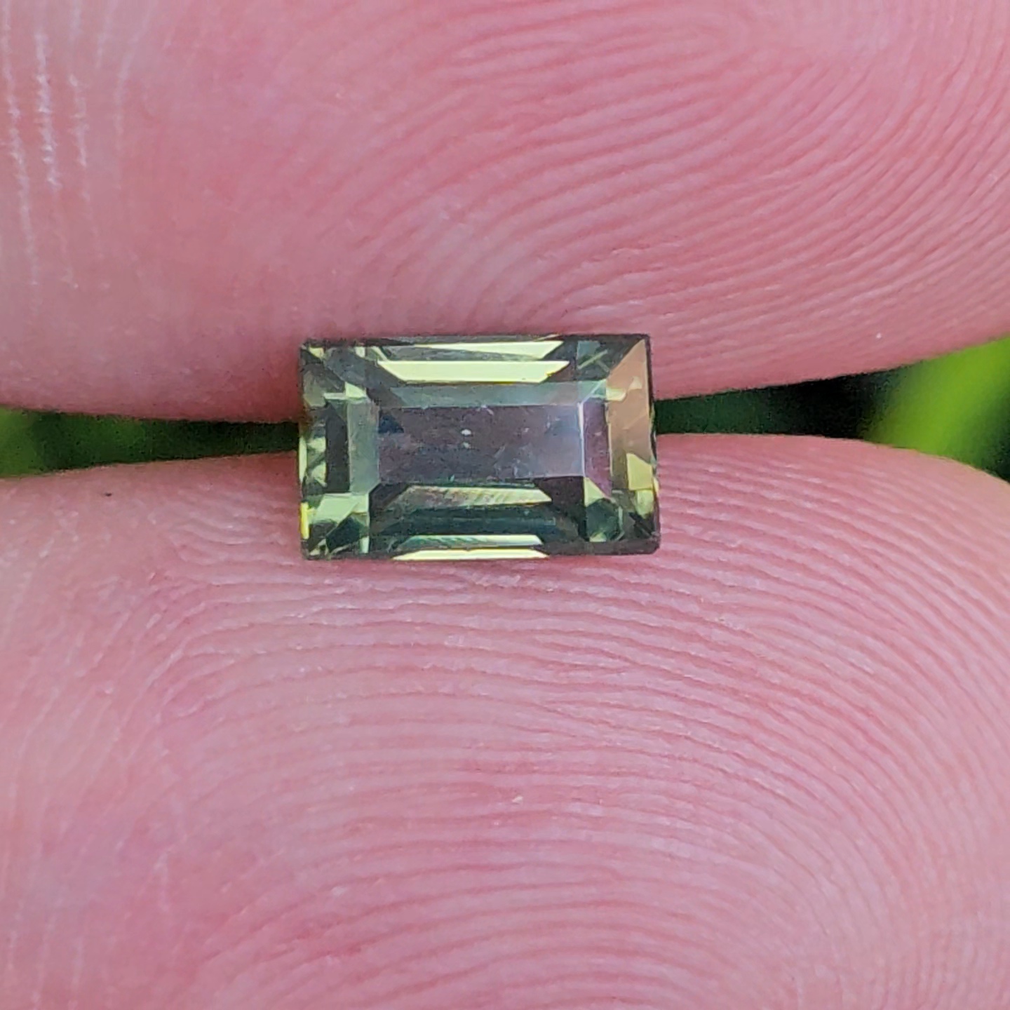 พลอย เพทาย Natural Zircon 1.23 กะรัต (Cts.) ดิบ พลอยแท้อัญมณีมงคล ประจําวันเกิด เครื่องประดับพลอย