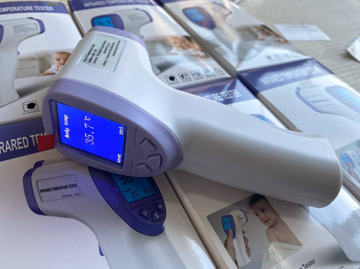 เครื่องวัดอุณหภูมิ Infrared thermometer รุ่น F06