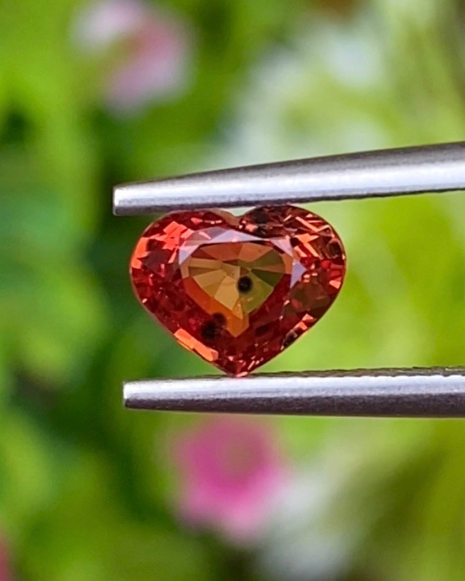 พลอย ออเรนจ์ แซฟไฟร์ Orange Sapphire 0.97 กะรัต (Cts.) พลอยแท้ อัญมณีมงคลประจําวันเกิด เครื่องประดับพลอย