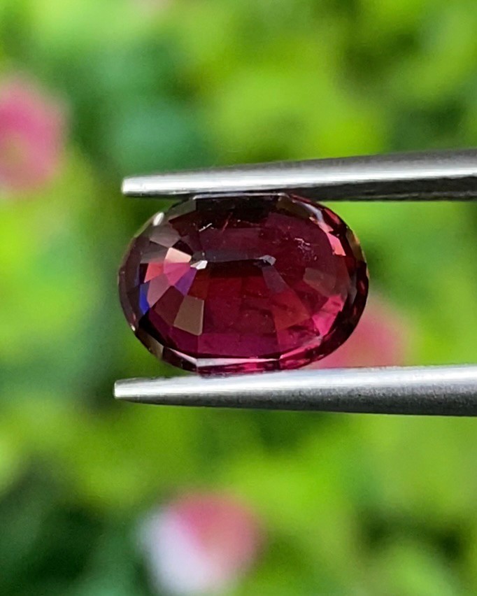 พลอย โรโดไลต์ กาเน็ท Rhodolite Garnet 2.23 กะรัต Cts.พลอยแท้ อัญมณีมงคลประจําวันเกิด เครื่องประดับพลอย