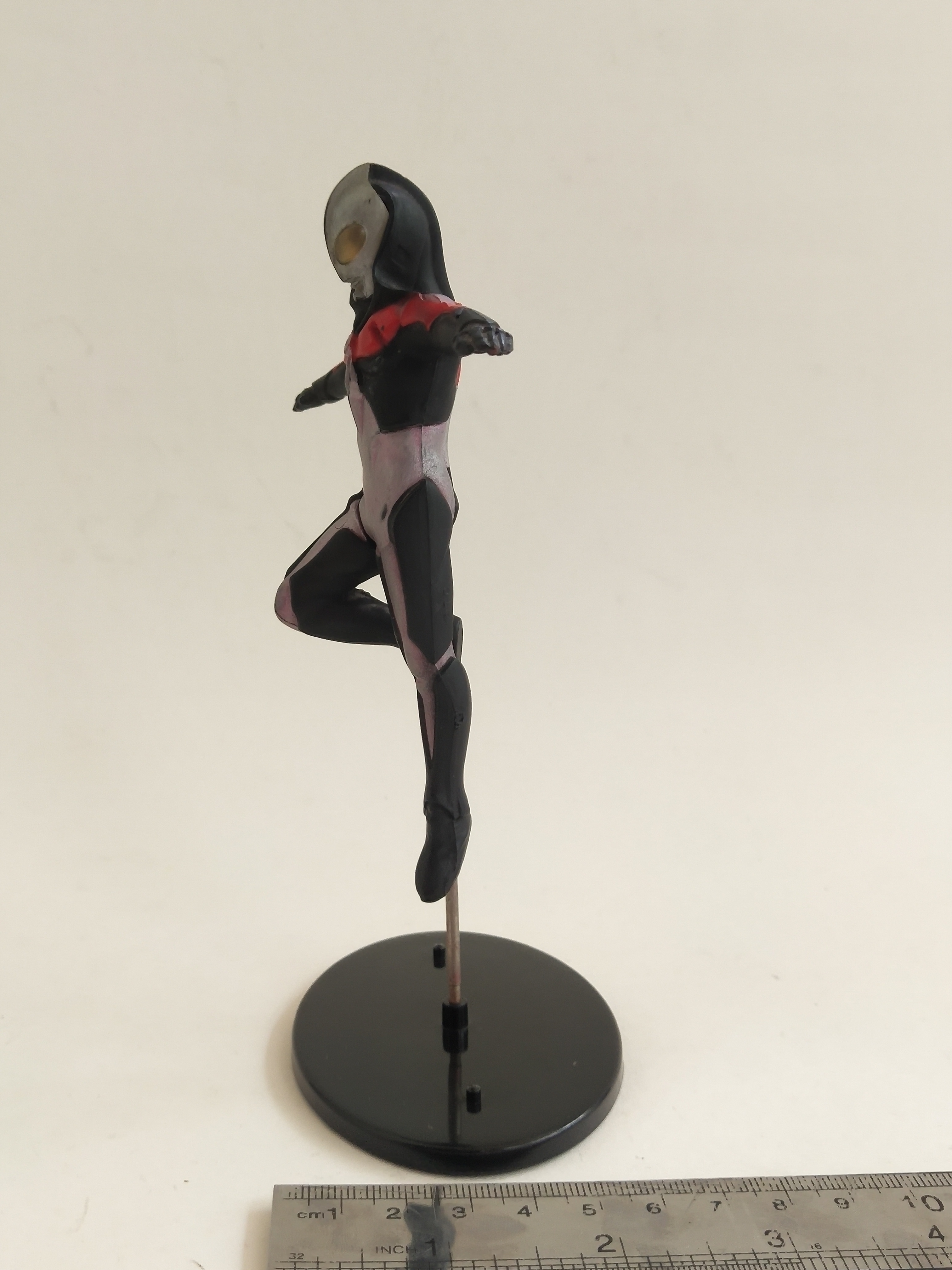 ของสะสม อุลตร้าแมน Ultraman ,ดาร์คอุลตร้า พร้อมฐาน และ แกนตั้ง Dark Ultra ซ่อมสี ขาแยก หน้าติดกาวถาวร