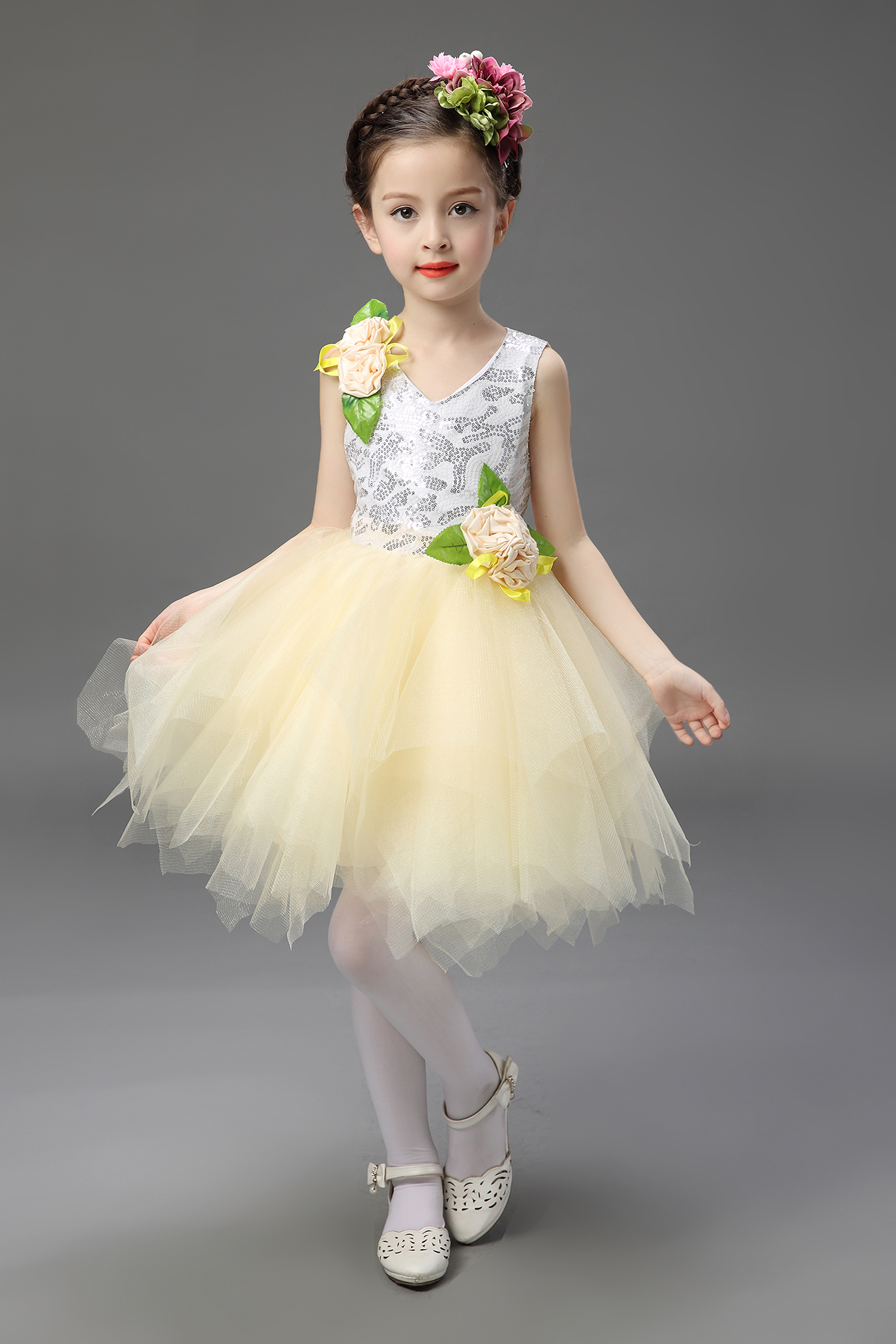 Pre-order ชุดราตรีเด็ก ชุดการแสดง แขนกุด ปักเลื่อมช่วงบน กระโปรงตาข่ายเป็นชั้น ๆ แต่งดอกไม้ น่ารักสดใส