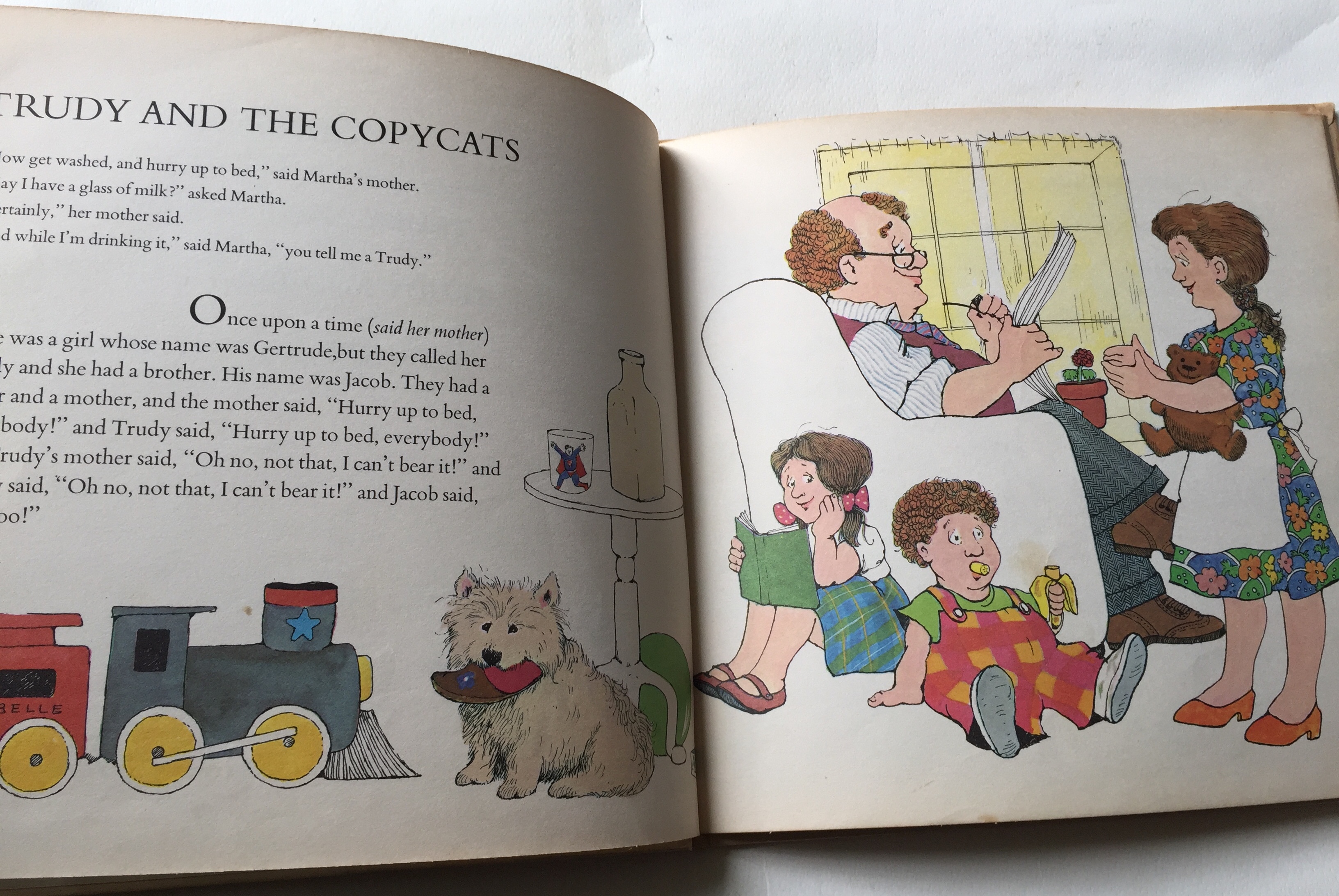 หนังสือภาพวาดสวยปกแข็ง ฉบับภาษาอังกฤษ, ** มีตำหนิตามภาพ, มีรอยเขียนชื่อ belong to Art Singtoroj, TELL ME A TRUDY โดย LORE SEGAL ภาพโดย ROSEMARY WELLS, ปีที่พิมพ์ 1977