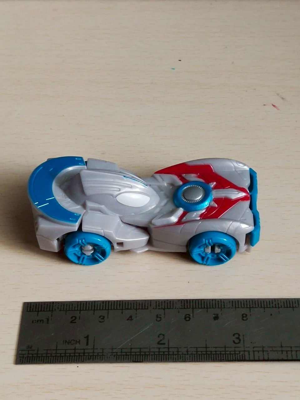 มีหลายภาพ รถแปลงร่างเป็นอุลตร้าแมน