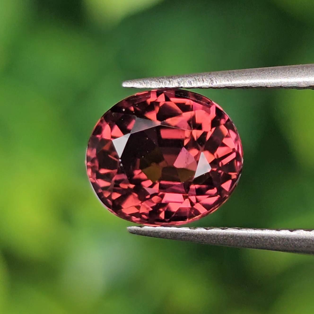 พลอย รูเบลไลต์ ทัวร์มาลีน Rubelite Tourmaline 1.52 กะรัต (Cts.) พลอยแท้ อัญมณีมงคลประจําวันเกิด เครื่องประดับพลอย