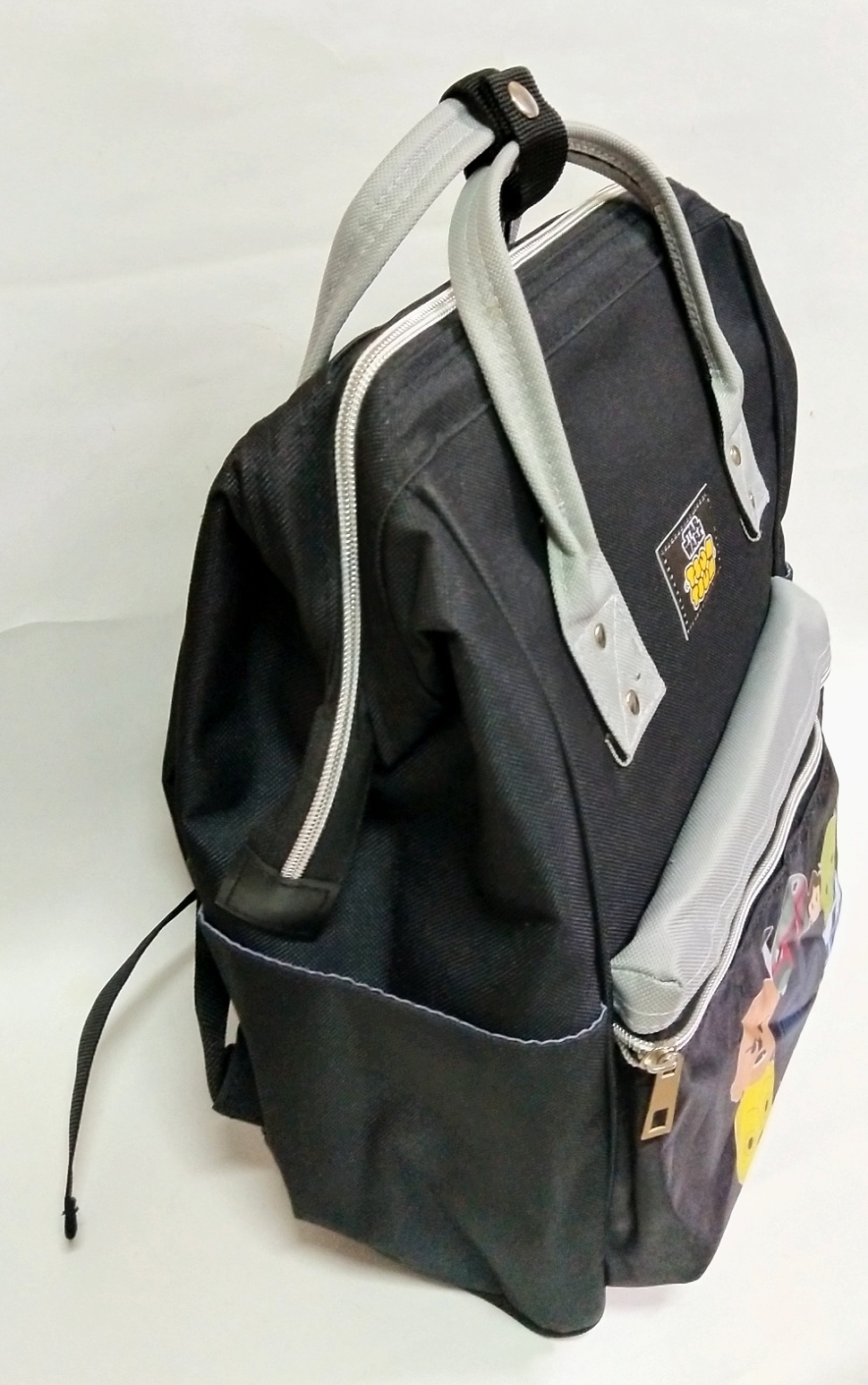 กระเป๋าเป้ลายสตาร์วอร์ +หูหิ้ว Star Wars ,tsum มีโครงเหล็ก บริเวณปากกระเป๋า ขนาดประมาณ 15"*9.5", ของแท้ ใหม่ **ป้ายหลุดหาย