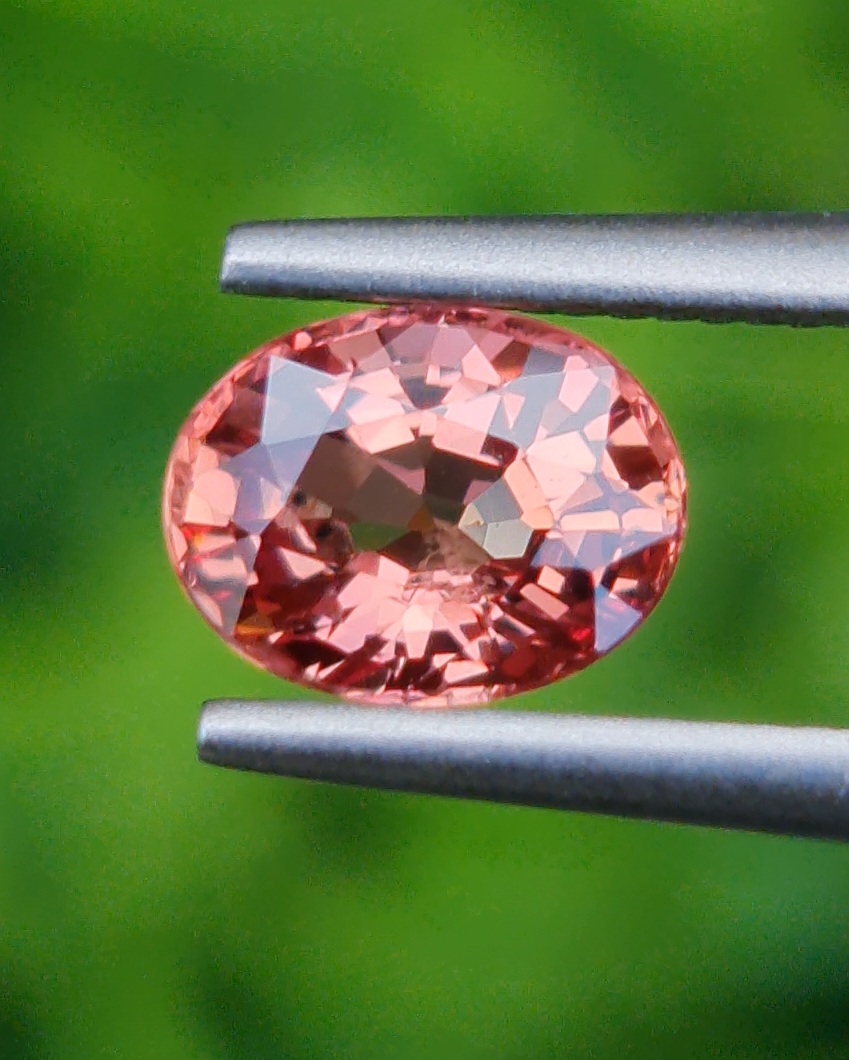 พลอย พัดพารัดชา Padparadscha Sapphire 1.00 กะรัต (Cts.) พร้อมใบเซอร์ พลอยแท้ อัญมณีมงคลประจําวันเกิด เครื่องประดับพลอย