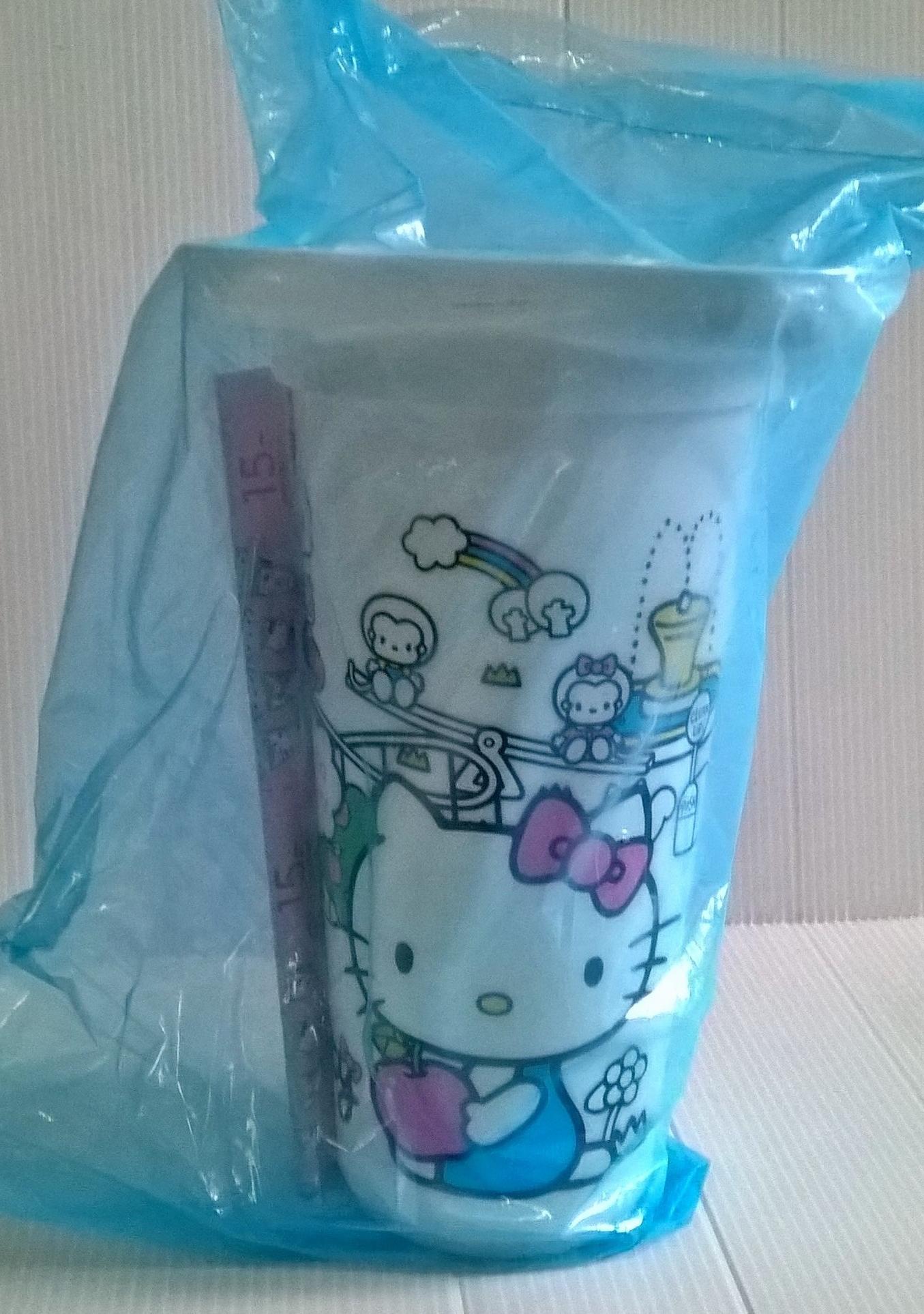 แก้วน้ำคิตตี้สีขาวพร้อมจานรอง ของสะสมจาก7-11 Hello Kitty, Sanrio