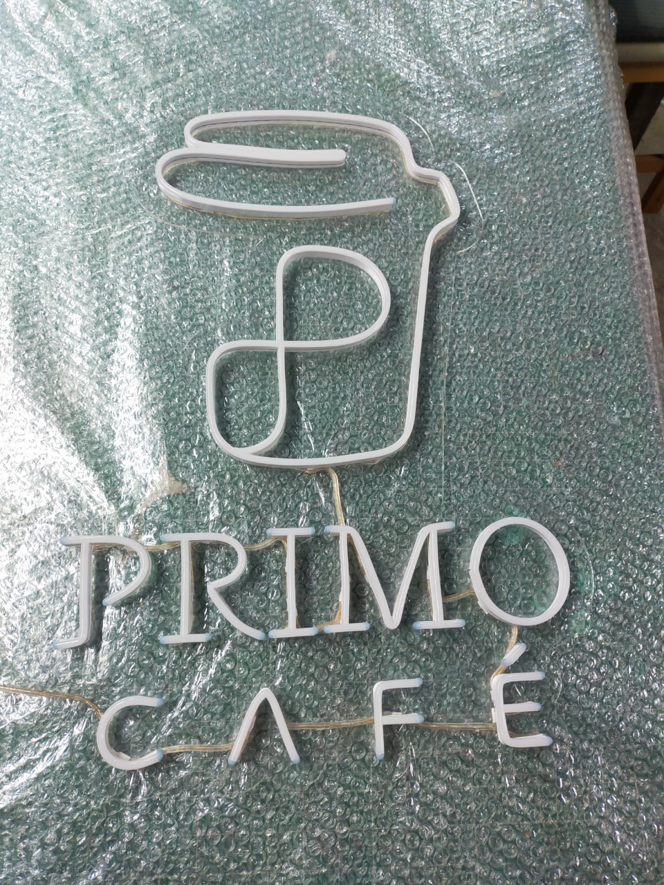 ไฟนีออน เฟค