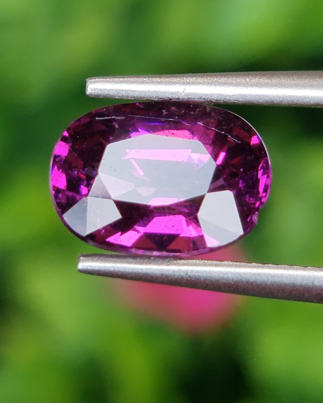 พลอย โรโดไลต์ กาเน็ท Rhodolite Garnet 2.13 กะรัต Cts.พลอยแท้ อัญมณีมงคลประจําวันเกิด เครื่องประดับพลอย