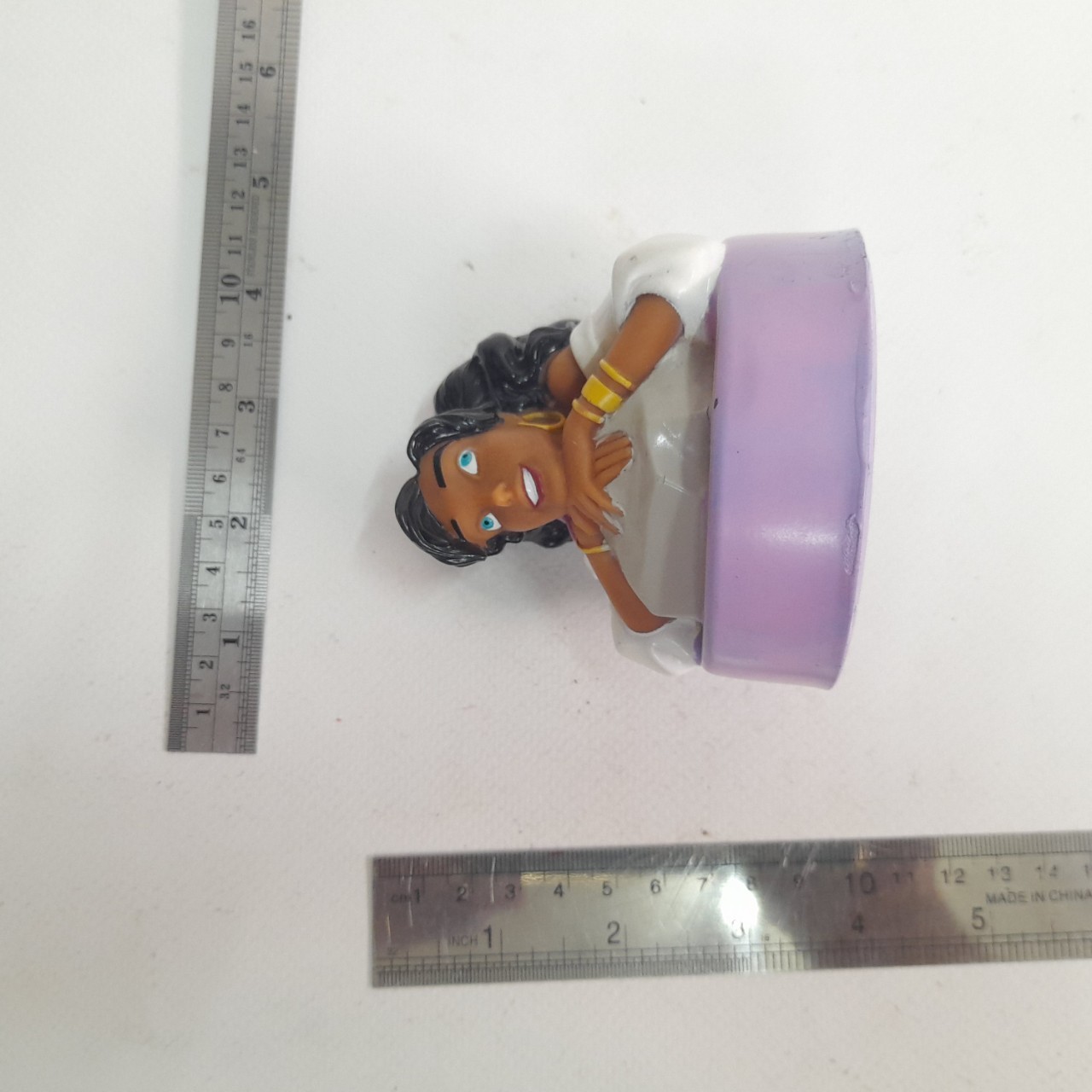 ท๊อปเปอร์ขวดน้ำ ขนาดตามรูป เอสเมอรัลด้า จาก คนค่อมแห่งนอร์ทเธอดาม ของแท้ดีสนีย์ มีตราปั๊ม มือสองสภาพดีมีรอยบ้าง