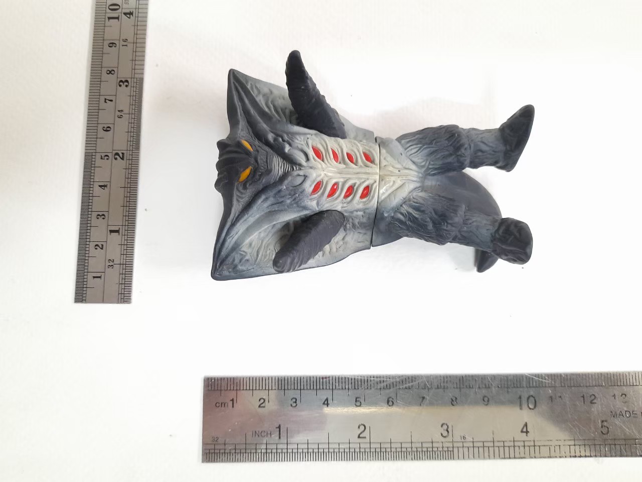 มีหลายภาพ,ซอฟ 4 นิ้ว สัตว์ประหลาด กาซอร์ด จาก อุลตร้าแมนทีก้า ขนาดตามรูปมือสองสภาพดีมีรอยบ้าง มีปั๊ม