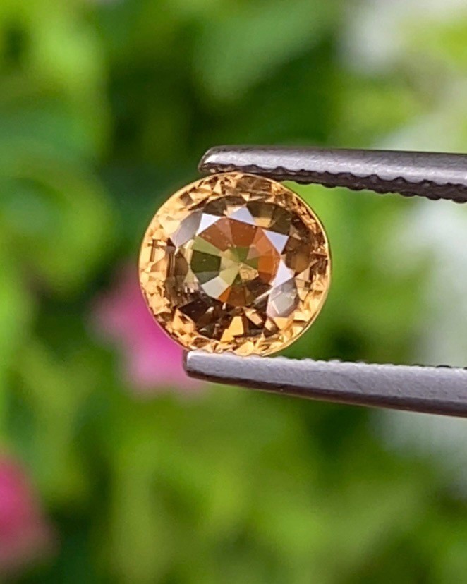 พลอย เพทาย (Zircon) 1.65 กะรัต (Cts.) พลอยแท้ อัญมณีมงคลประจําวันเกิด เครื่องประดับพลอย