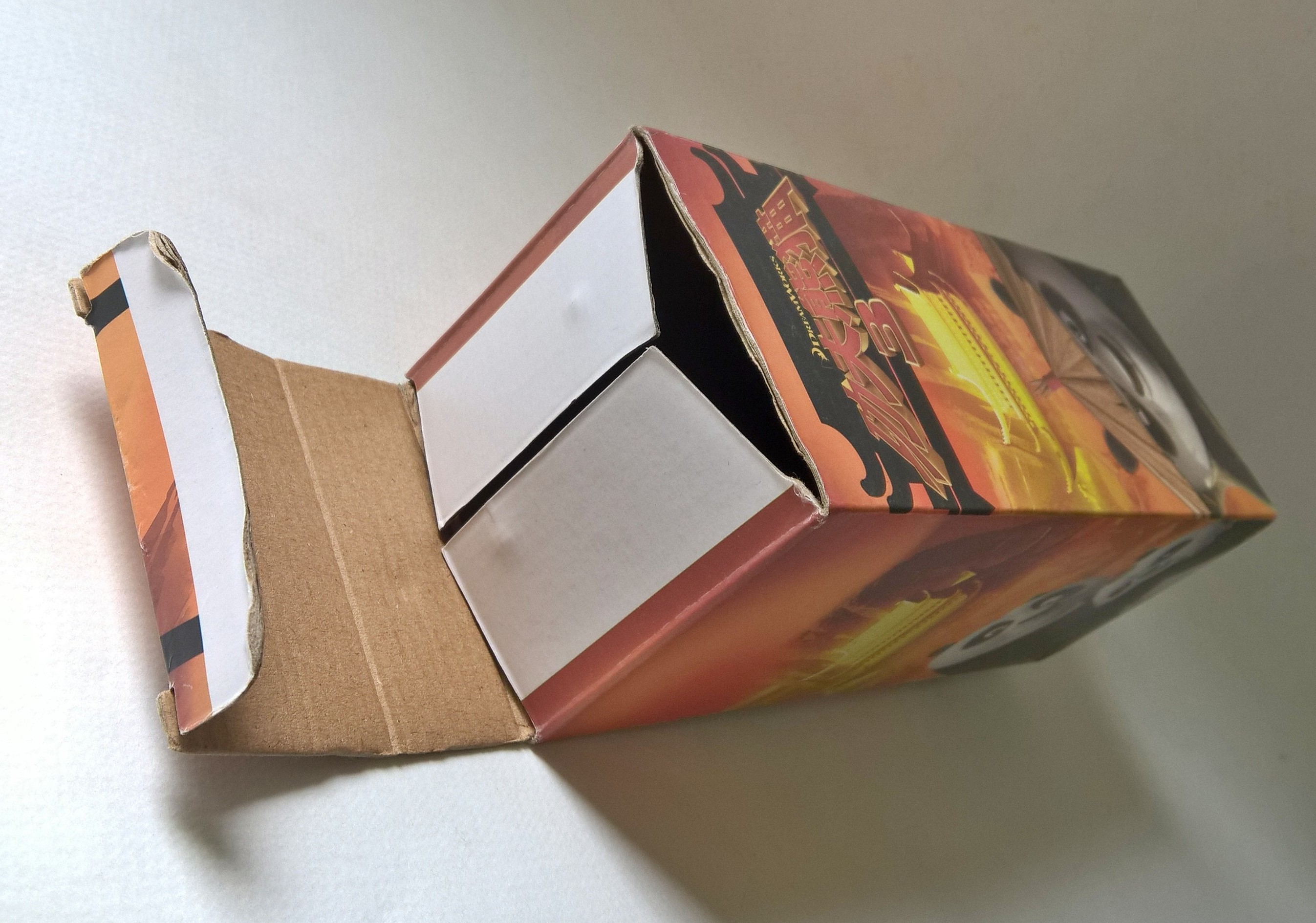 ของสะสมแก้วน้ำรูปตัวหมีจากภาพยนต์ กังฟูแพนดา Gangfu Panda วัสดุด้านในเป็นแก้ว ด้านนอกเป็นพลาสติก ฝาพลาสติกขนาดประมาณ18*10 cm.**กล่องชำรุดตามภาพ