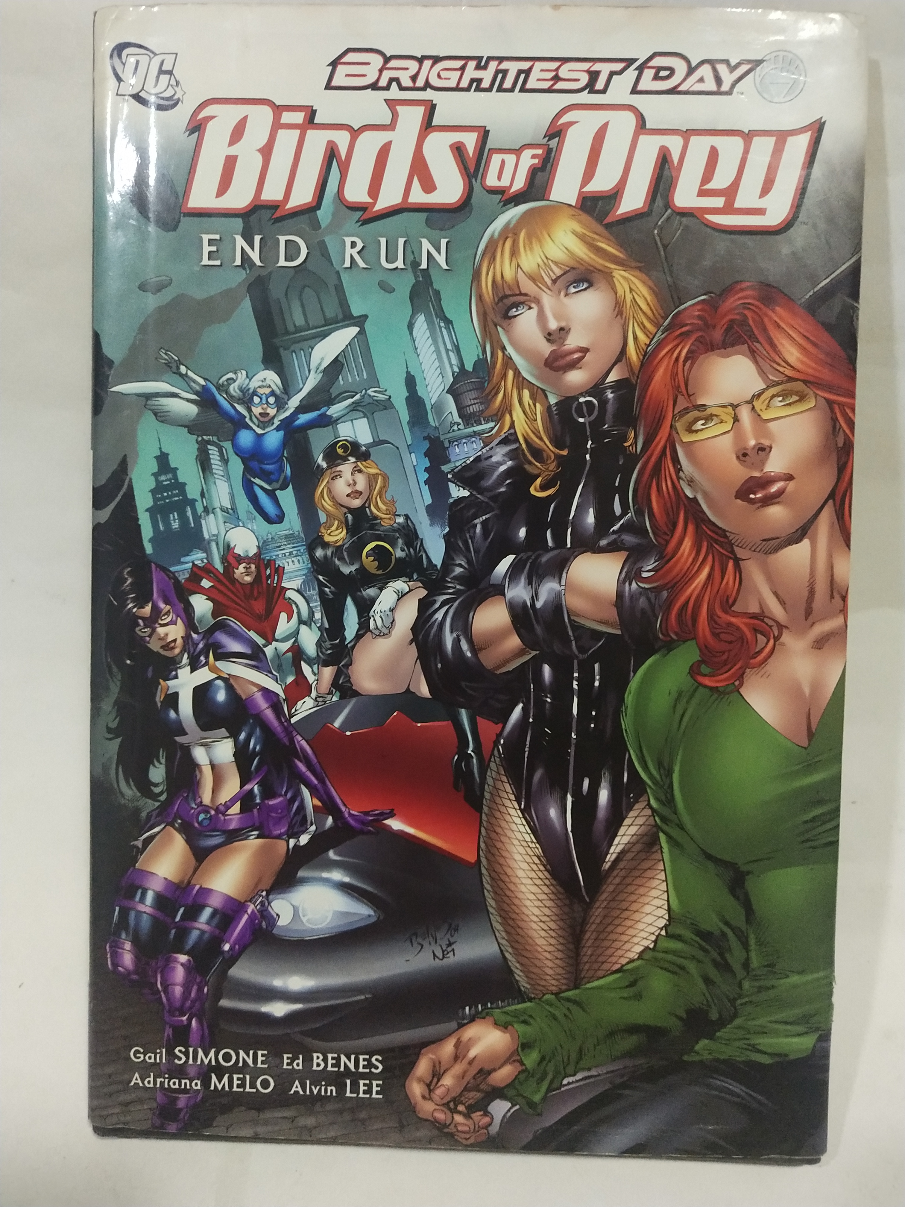 มือ2,หนังสือภาพสีการ์ตูนค่ายดีซีคอมิคส์ เบิร์ดออฟเพรย์ Bird_of_Prey ฉบับภาษาอังกฤษ หนังสือปกแข็ง มีปกนอก สภาพดี