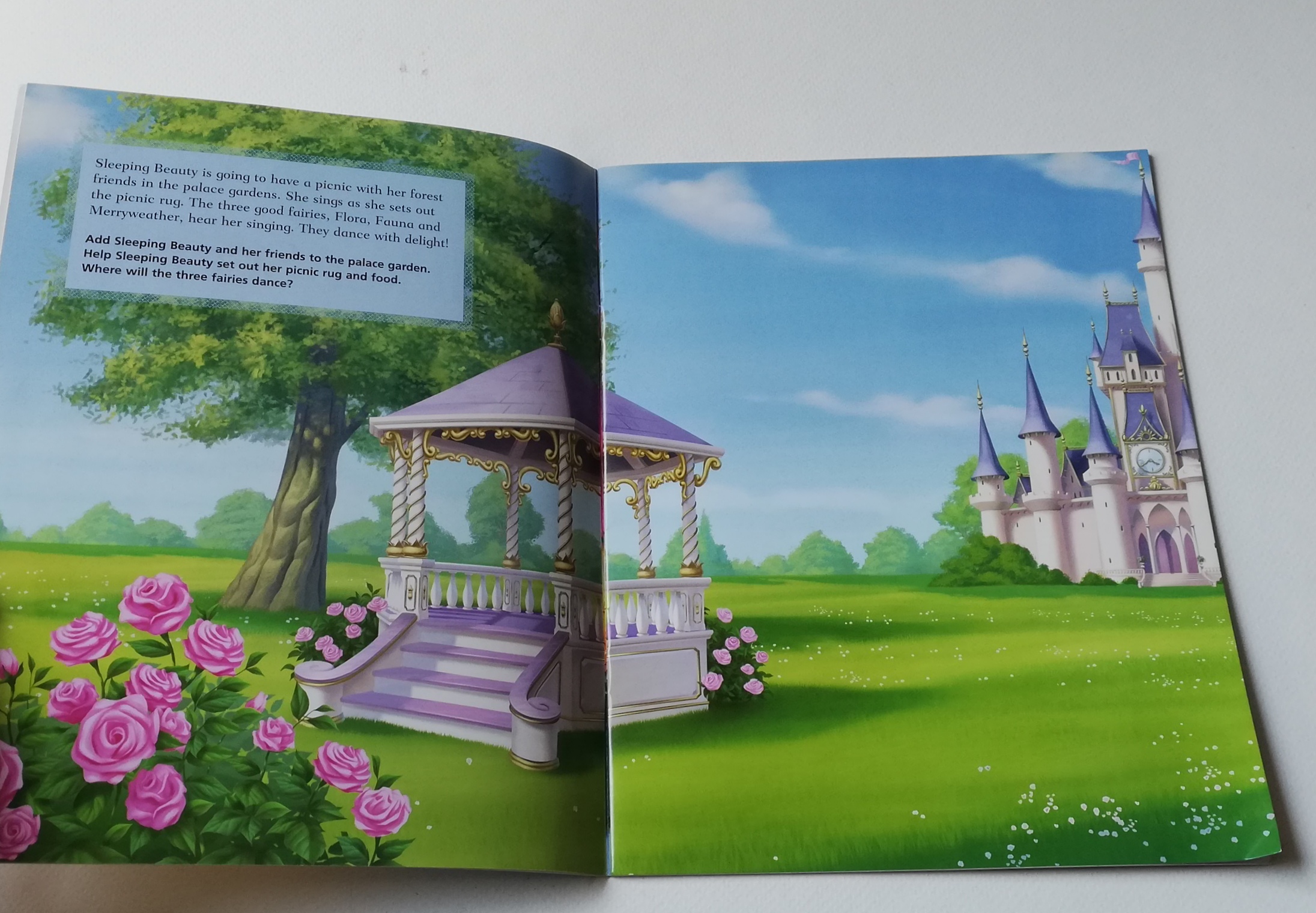 มีหลายภาพ,มุมปกล่างมีตำหนิ หนังสือนิทานพร้อมสติ๊กเกอร์ เจ้าหญิงดิสนีย์ Sticker Scene :- แอเรียล ,แบลล์ ,ซินเดอเรลล่า, สโนไวท์, อาละดิน