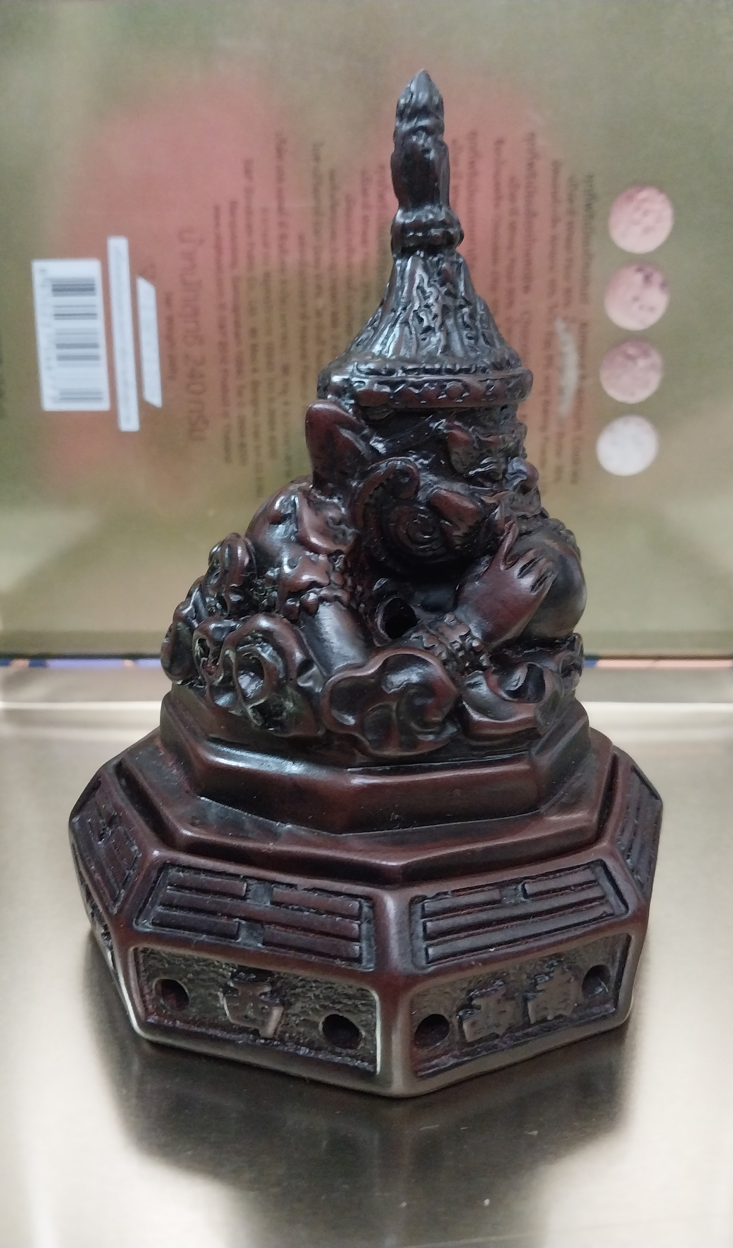 มีหลายภาพ,กล่องพระราหู ขนาดเส้นผ่าศูนย์กลาง ประมาณ 9 ซม. เป็นกล่องเปิดฝาได้ งานเรซิ่น ทำสีไม้