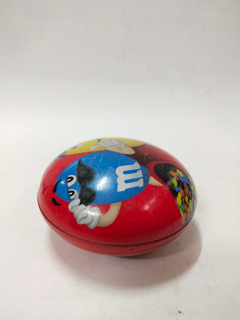 ตลับโลหะ ทรงกลม ช้อคโกเล็ต M&M ขนาดตามรูป งานสะสม มือสอง สภาพตามรูป มีรอยถลอก งานเก่าตามเวลา