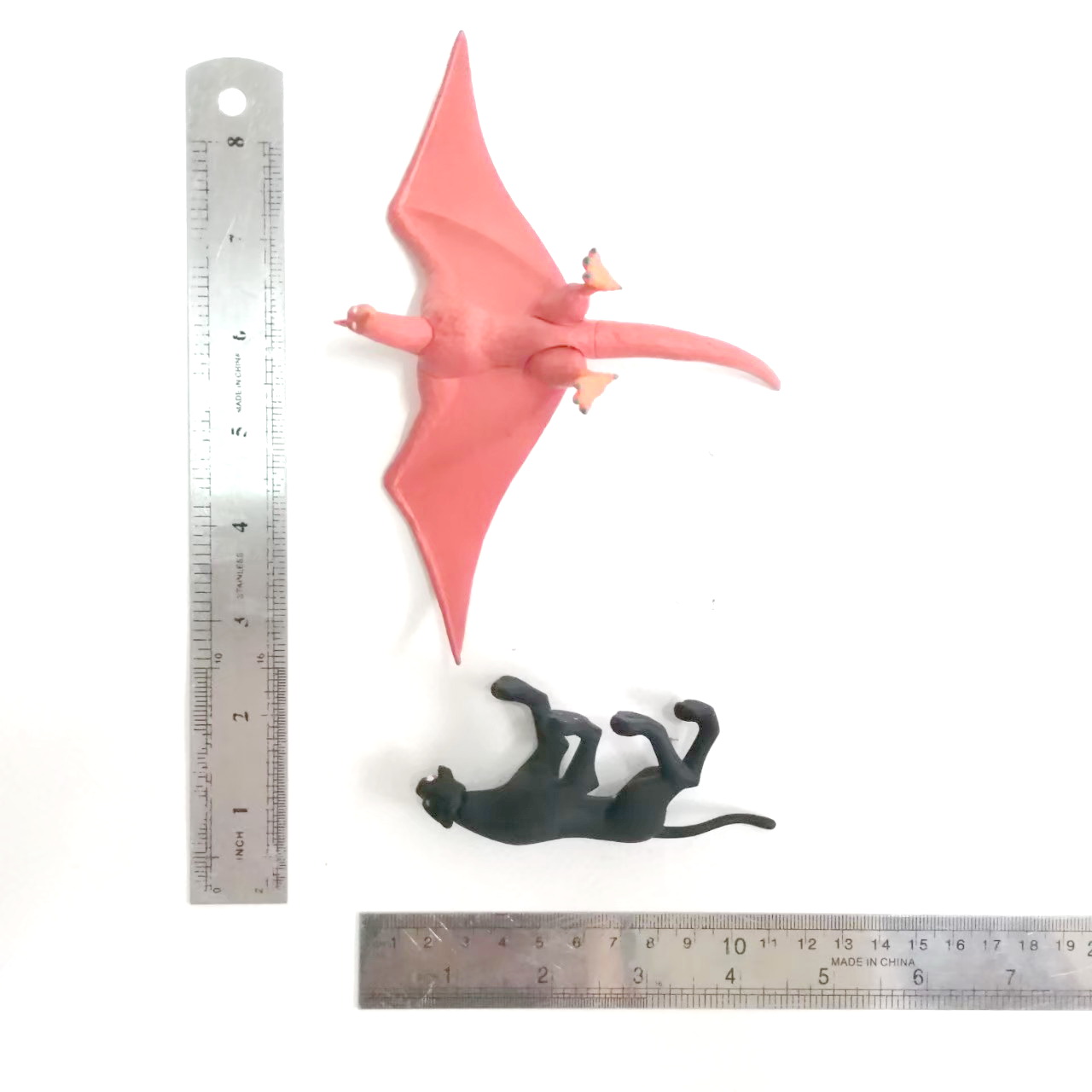 ขนาด 3.5-4นิ้วกาชาปอง ยางตัน ร๊อบรอส(เสือดำ), โรเด็ม(นกพ่นไฟ) จาก บาบิลนิเซย์.. มือสองสภาพดี มีรอยบ้าง ขายคู่