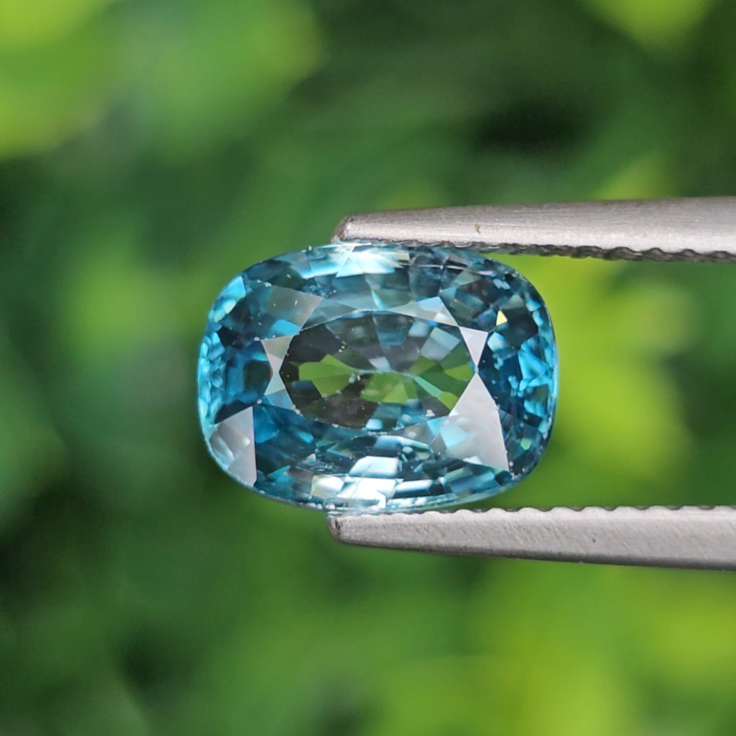 พลอย เพทาย (Zircon) 3.50 กะรัต (Cts.) พลอยแท้ อัญมณีมงคลประจําวันเกิด เครื่องประดับพลอย