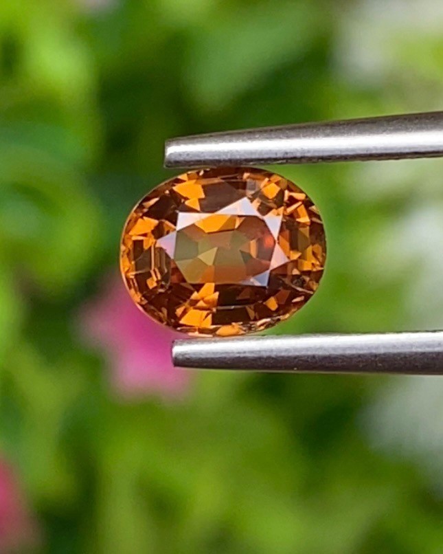 พลอย เพทาย (Zircon) 1.38 กะรัต (Cts.) พลอยแท้ อัญมณีมงคลประจําวันเกิด เครื่องประดับพลอย