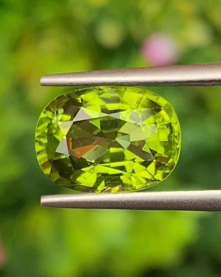 พลอย เพอริดอต พม่า Burma Peridot 4.72 กะรัต (Cts.) พลอยแท้ อัญมณีมงคลประจําวันเกิด เครื่องประดับพลอย