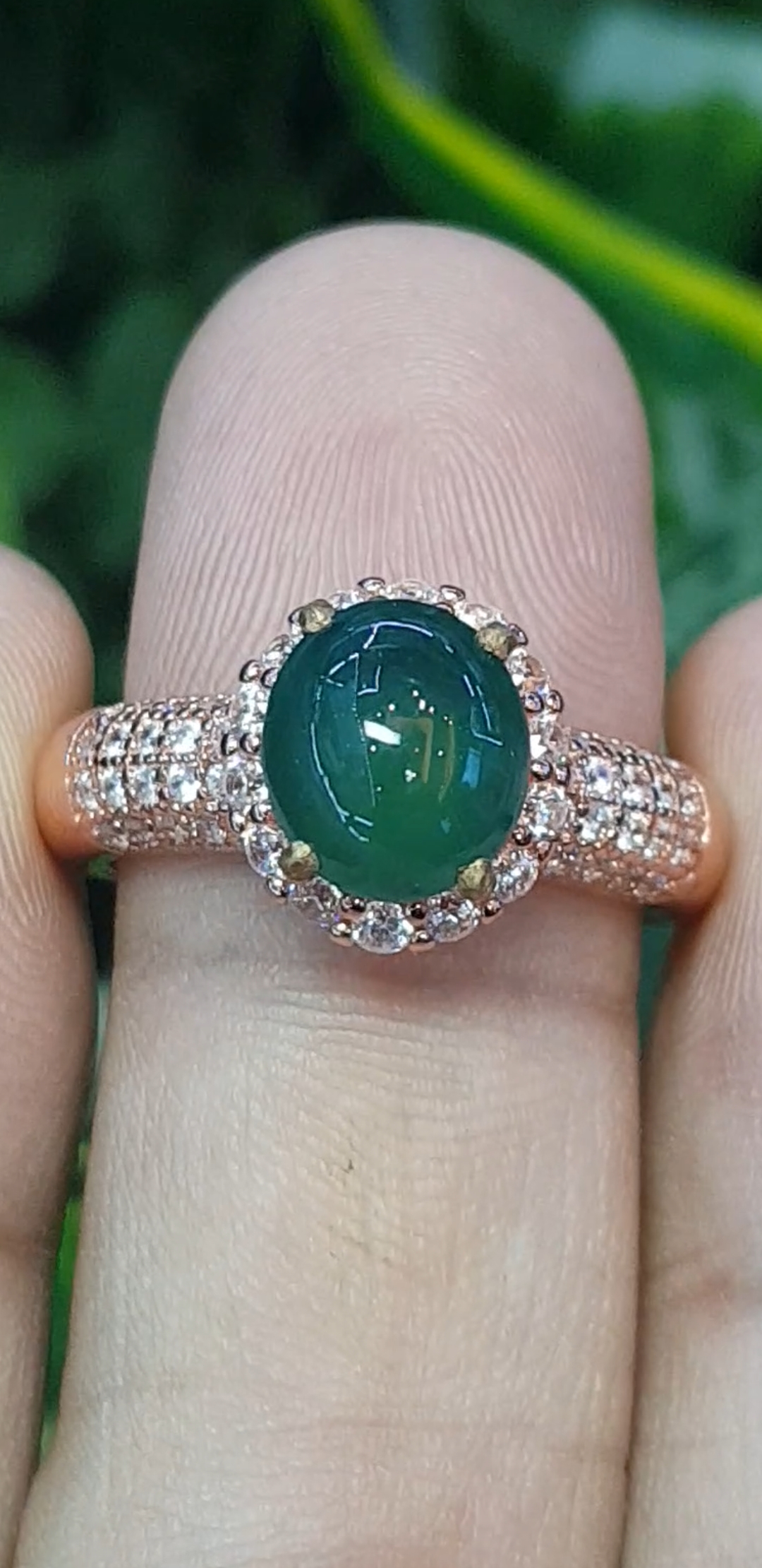 หยก พม่า แท้ Jade แหวนหยก (jadeite) 2.24 กะรัต (Cts.) ดิบ(Size) 58 ไม่ผ่านการปรับปรุง (Type A) พม่า (Myanmar)