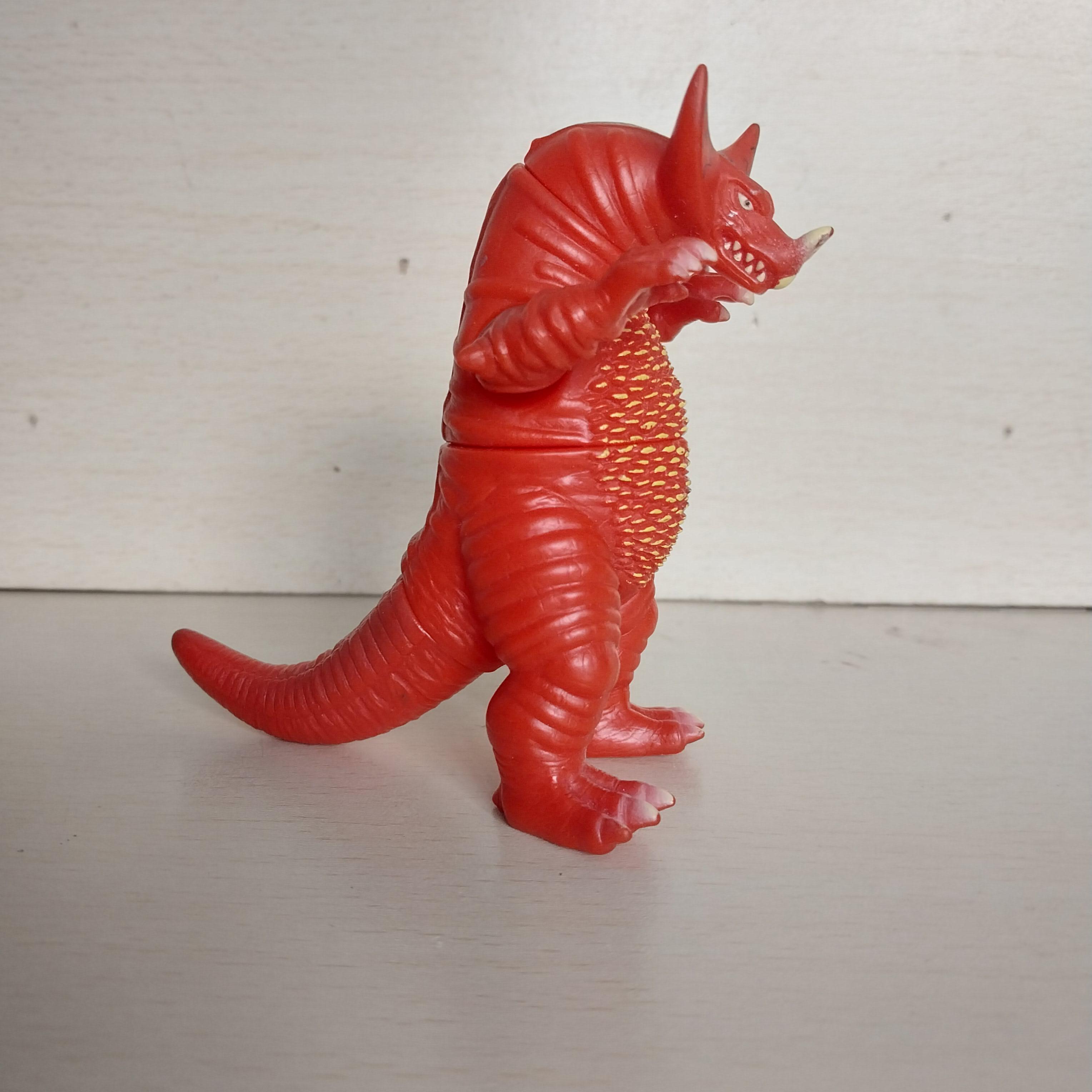 มีหลายภาพ สัตว์ประหลาด gomora ซอฟ4นิ้ว โกโมร่าตัวสีแดง มีตำหนิโปรดตรวจสอบทุกภาพ