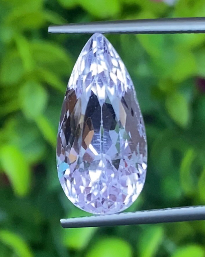 พลอย คุนไซท์ Kunzite 13.18 กะรัต (Cts.) พลอยแท้อัญมณีมงคล ประจําวันเกิด เครื่องประดับพลอย
