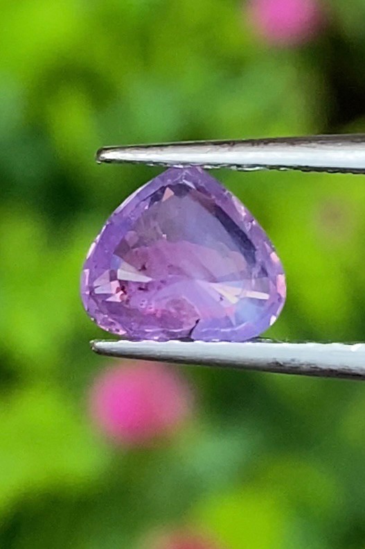 พลอย เพอเพิล แซฟไฟร์ สีม่วง Purple Sapphire ดิบ (Unheated) 1.08 กะรัต (Cts.) พลอยแท้ อัญมณีมงคลประจําวันเกิด เครื่องประดับพลอย