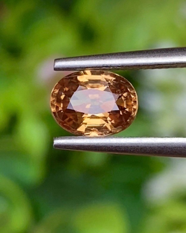 พลอย เพทาย (Zircon) 1.25 กะรัต (Cts.) พลอยแท้ อัญมณีมงคลประจําวันเกิด เครื่องประดับพลอย
