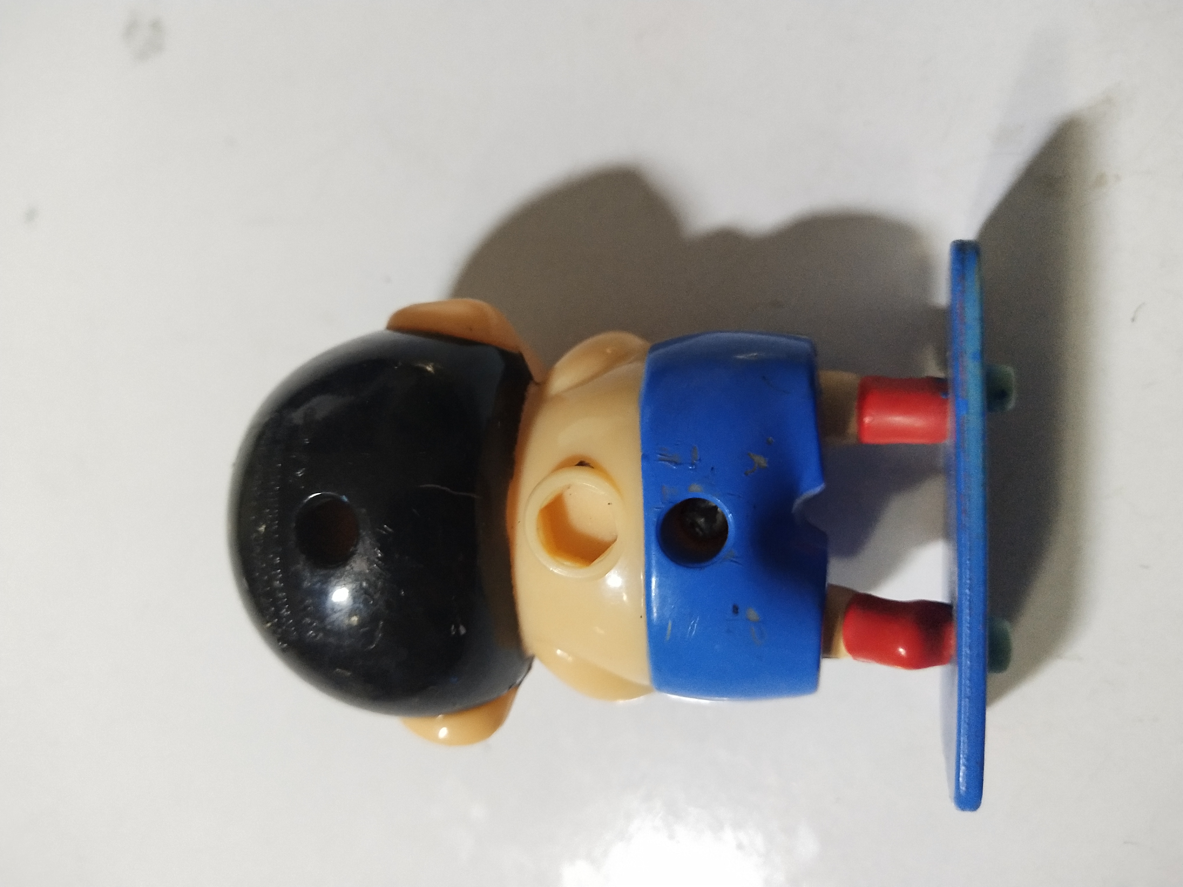 พรีเมี่ยมแถม จาก KFC **มีตำหนิ โปรดดูทุกภาพ,ชินจังต่อยมวย พลาสติก พร้อมฐาน ขนาดประมาณ3นิ้ว