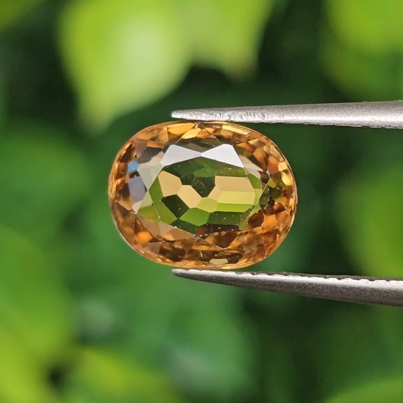 พลอย เพทาย (Zircon) 2.40 กะรัต (Cts.) พลอยแท้ อัญมณีมงคลประจําวันเกิด เครื่องประดับพลอย